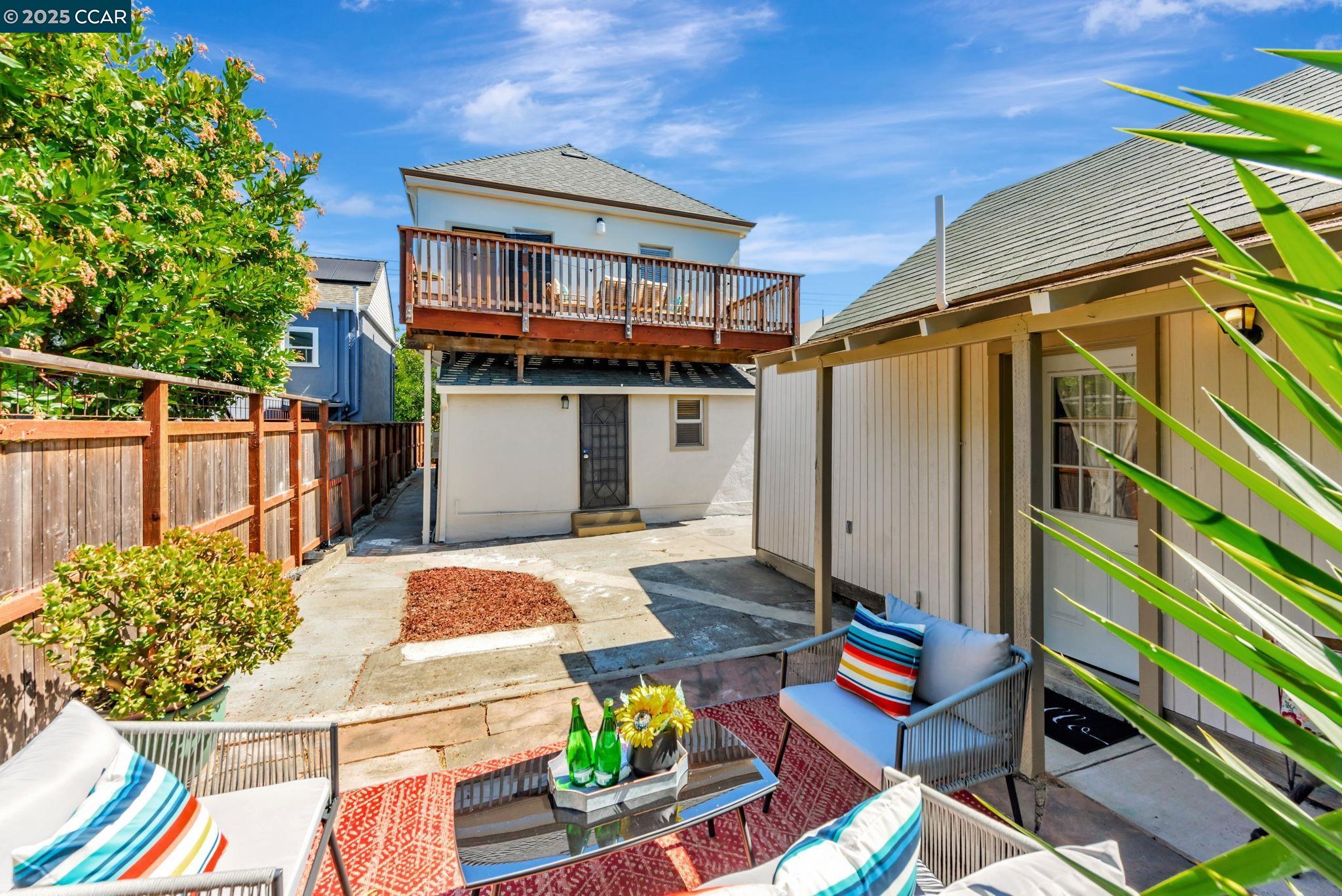Detail Gallery Image 37 of 51 For 941 45th St, Oakland,  CA 94608 - 4 Beds | 3 Baths