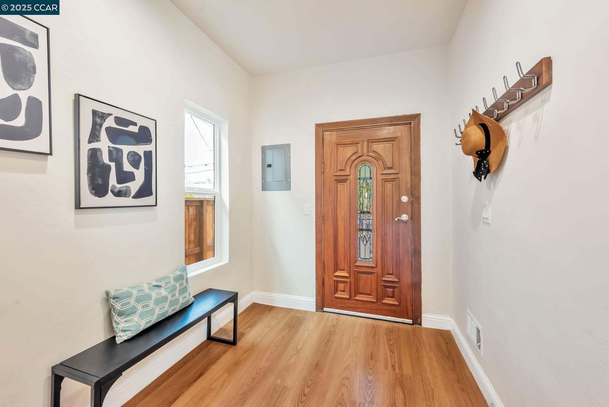 Detail Gallery Image 6 of 51 For 941 45th St, Oakland,  CA 94608 - 4 Beds | 3 Baths