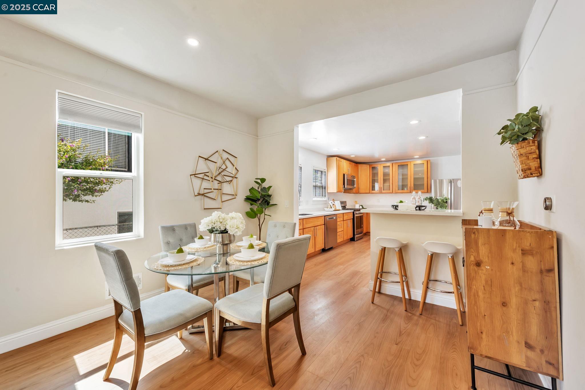 Detail Gallery Image 10 of 51 For 941 45th St, Oakland,  CA 94608 - 4 Beds | 3 Baths