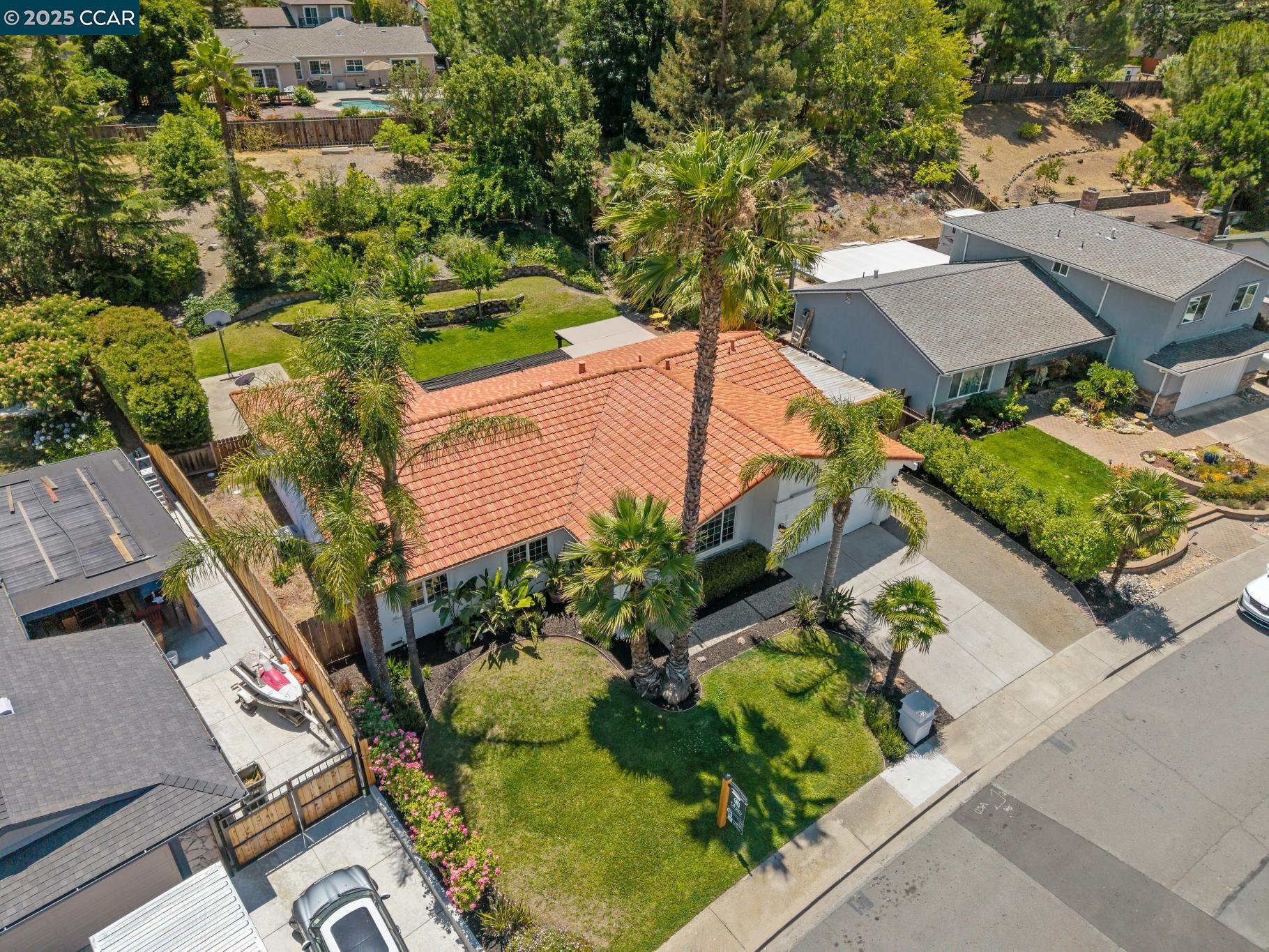 Detail Gallery Image 2 of 42 For 785 Bloching Cir, Clayton,  CA 94517 - 4 Beds | 2/1 Baths