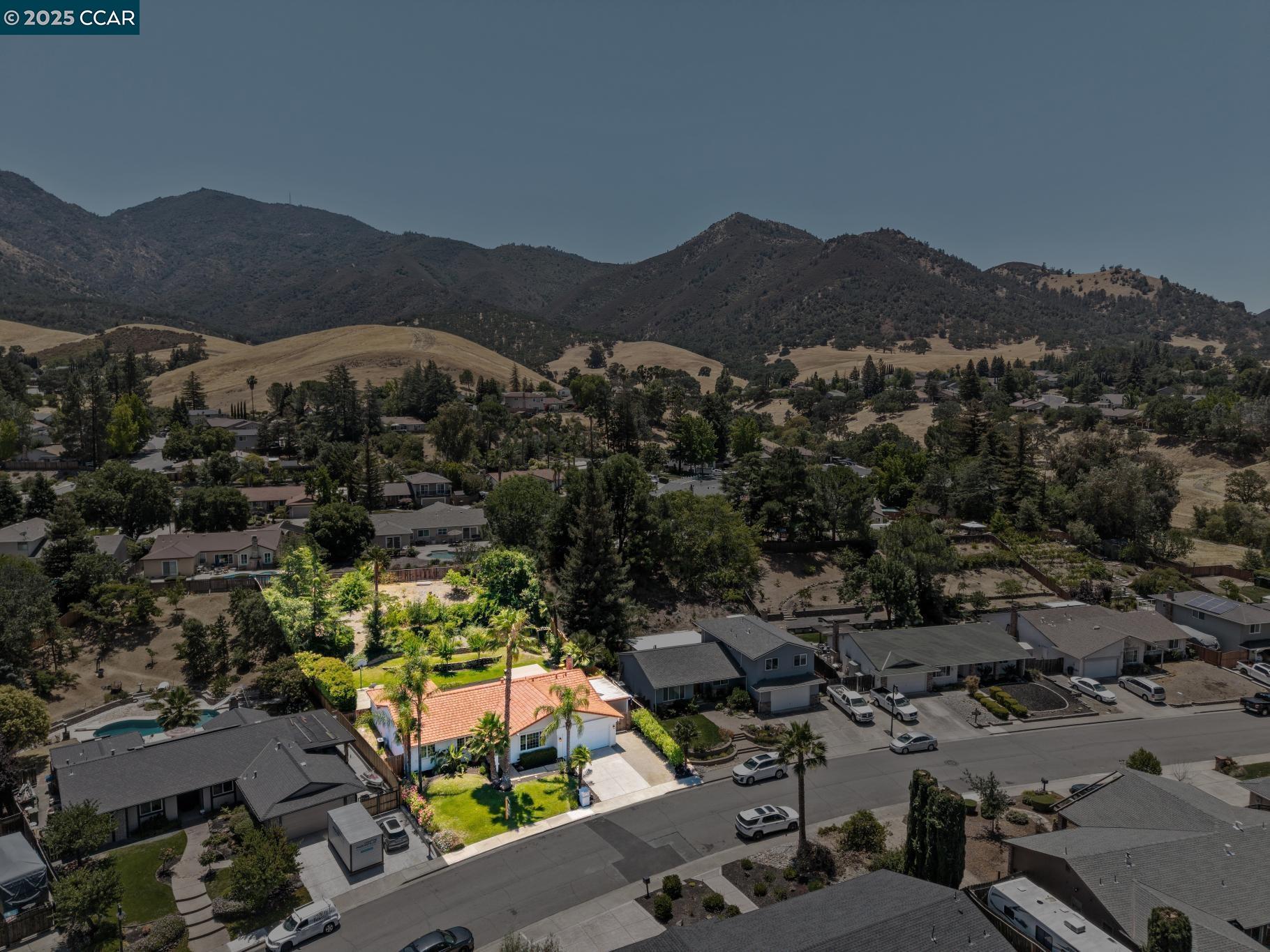 Detail Gallery Image 3 of 42 For 785 Bloching Cir, Clayton,  CA 94517 - 4 Beds | 2/1 Baths