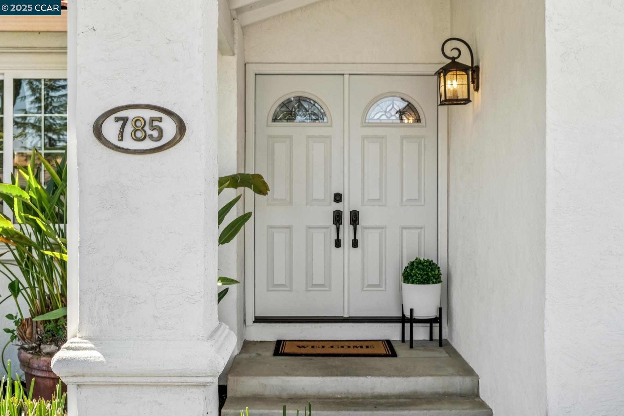 Detail Gallery Image 4 of 42 For 785 Bloching Cir, Clayton,  CA 94517 - 4 Beds | 2/1 Baths