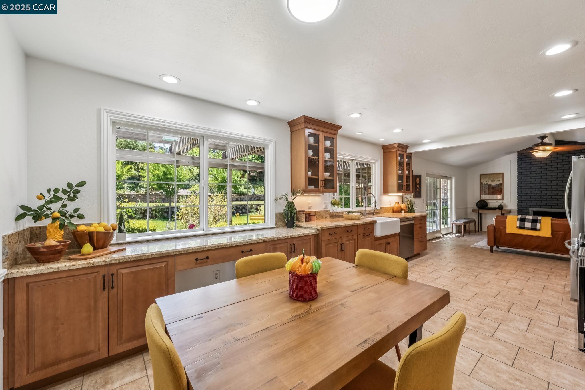 Detail Gallery Image 10 of 42 For 785 Bloching Cir, Clayton,  CA 94517 - 4 Beds | 2/1 Baths