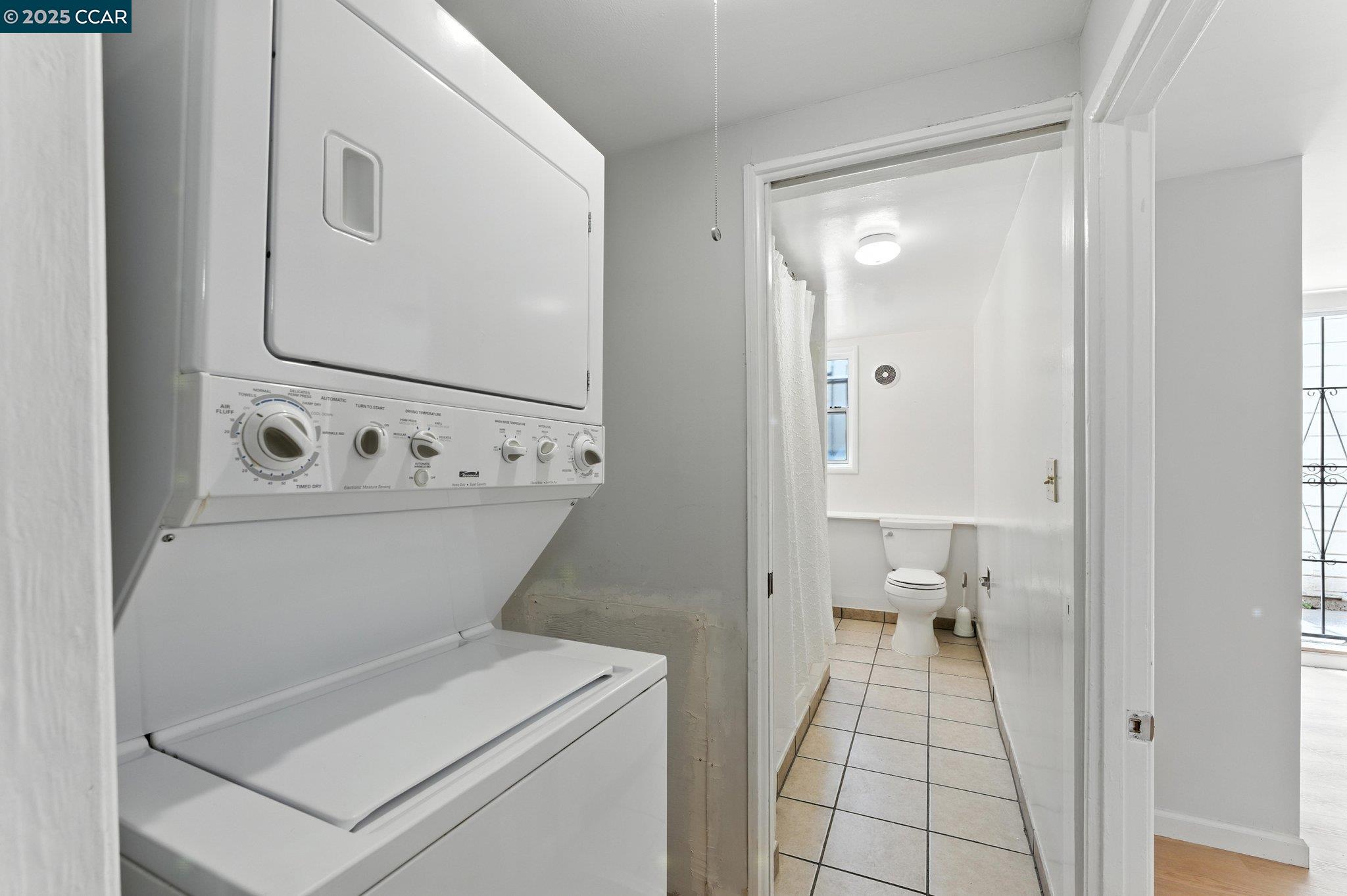 Detail Gallery Image 13 of 18 For 1051 63rd St. #B,  Oakland,  CA 94608 - 2 Beds | 1 Baths