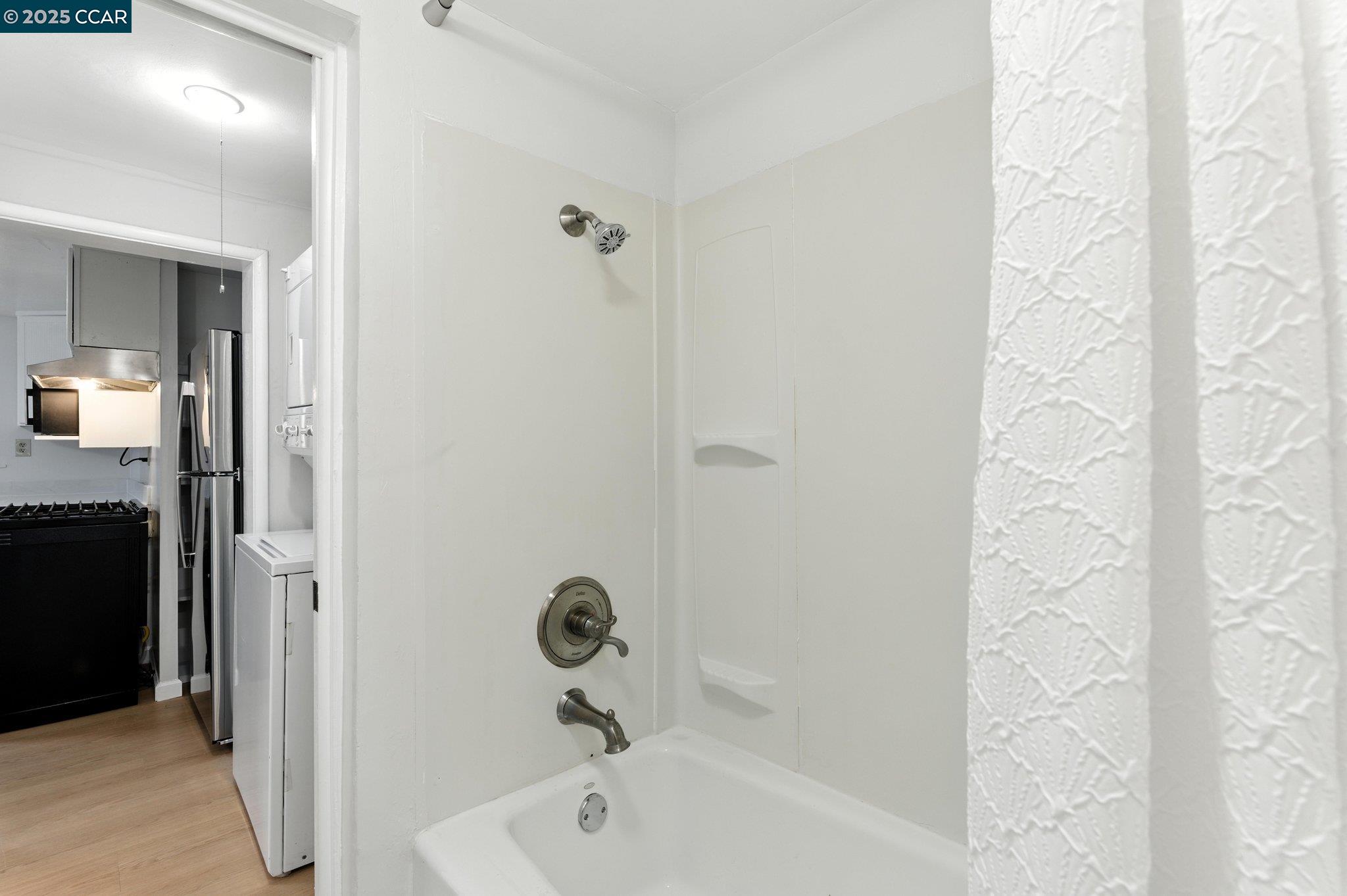 Detail Gallery Image 15 of 18 For 1051 63rd St. #B,  Oakland,  CA 94608 - 2 Beds | 1 Baths