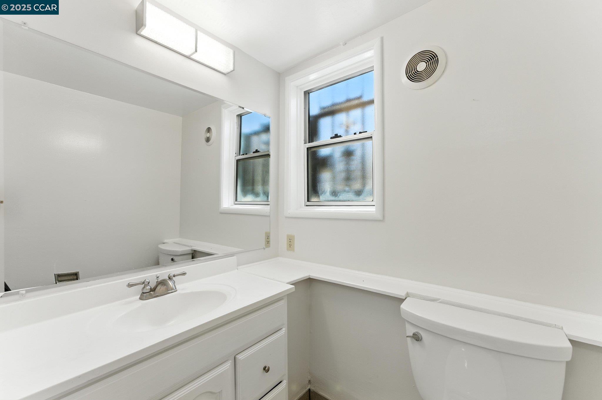 Detail Gallery Image 16 of 18 For 1051 63rd St. #B,  Oakland,  CA 94608 - 2 Beds | 1 Baths