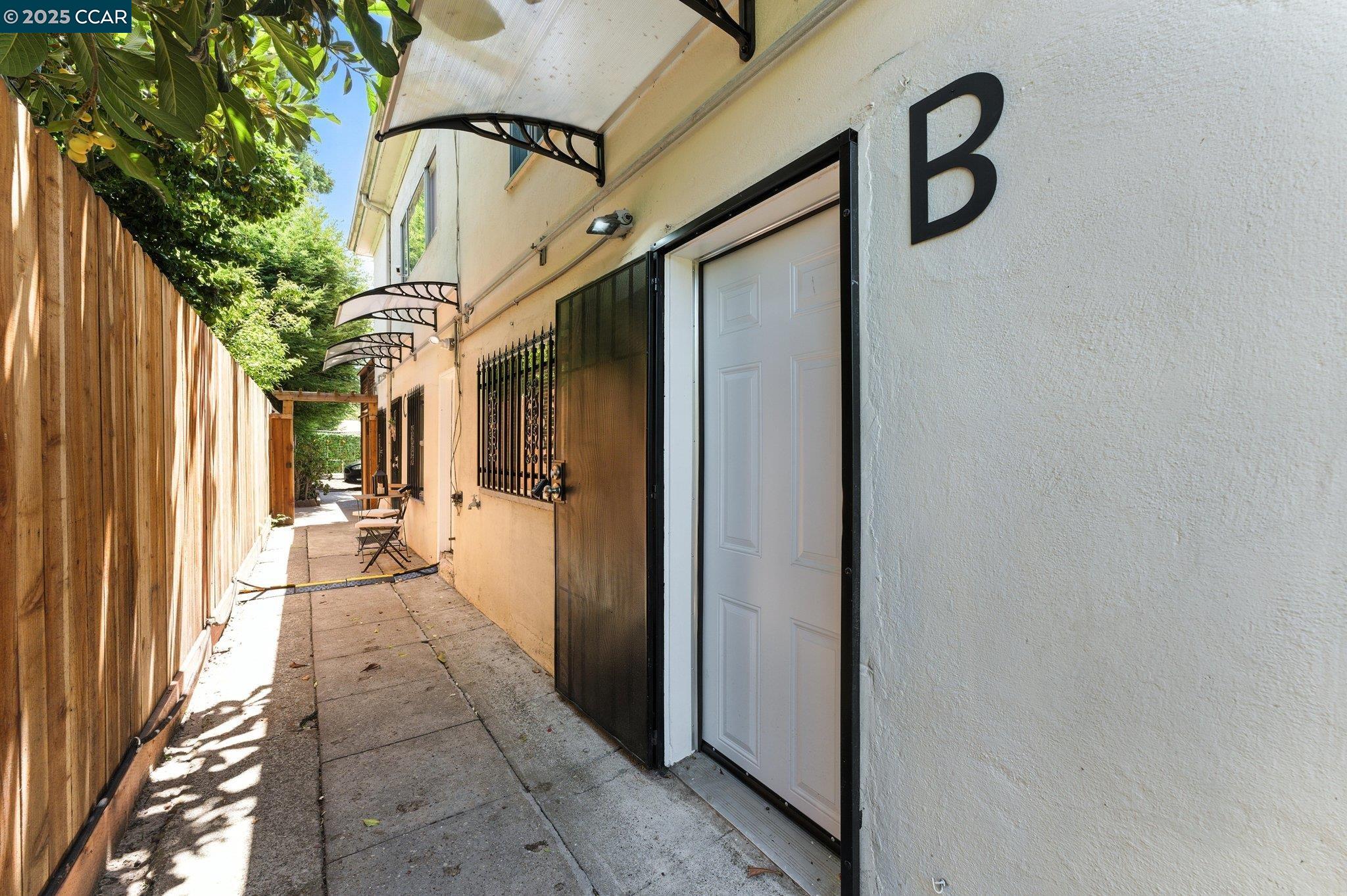 Detail Gallery Image 17 of 18 For 1051 63rd St. #B,  Oakland,  CA 94608 - 2 Beds | 1 Baths