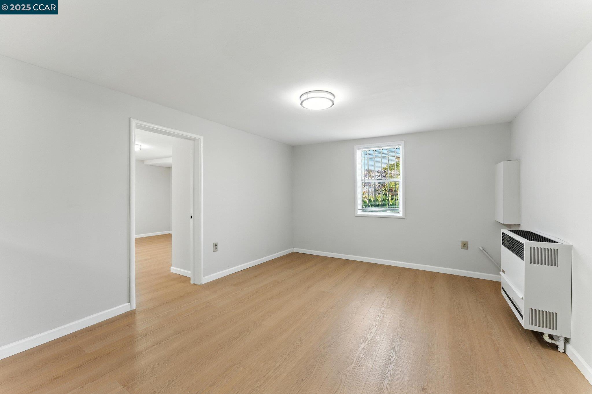 Detail Gallery Image 6 of 18 For 1051 63rd St. #B,  Oakland,  CA 94608 - 2 Beds | 1 Baths