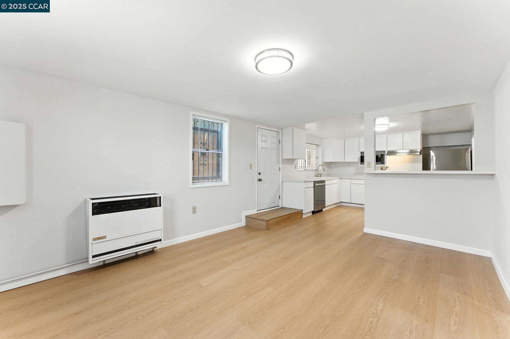 Detail Gallery Image 9 of 18 For 1051 63rd St. #B,  Oakland,  CA 94608 - 2 Beds | 1 Baths