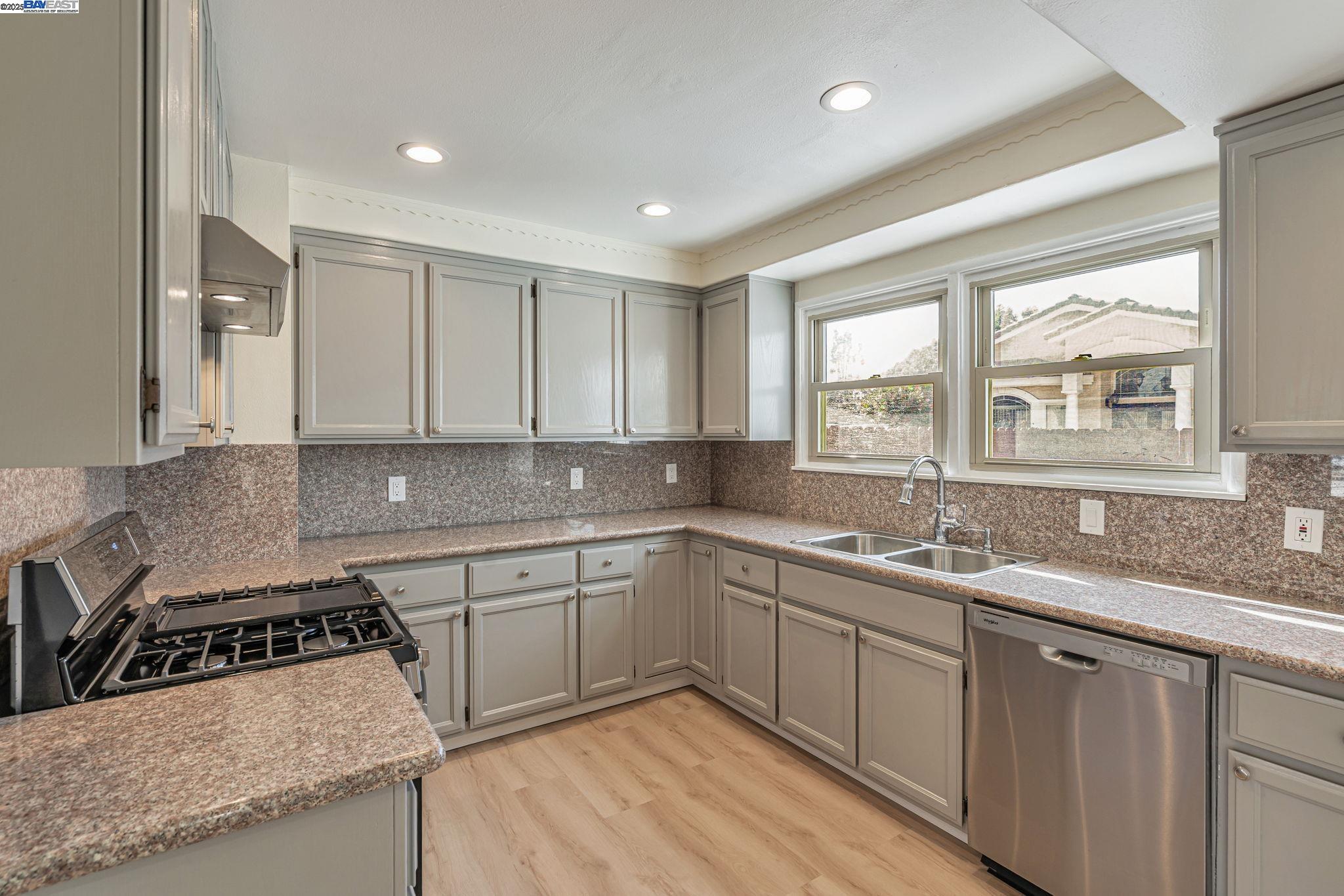Photo #12: 41103738 Listing: Photo #12