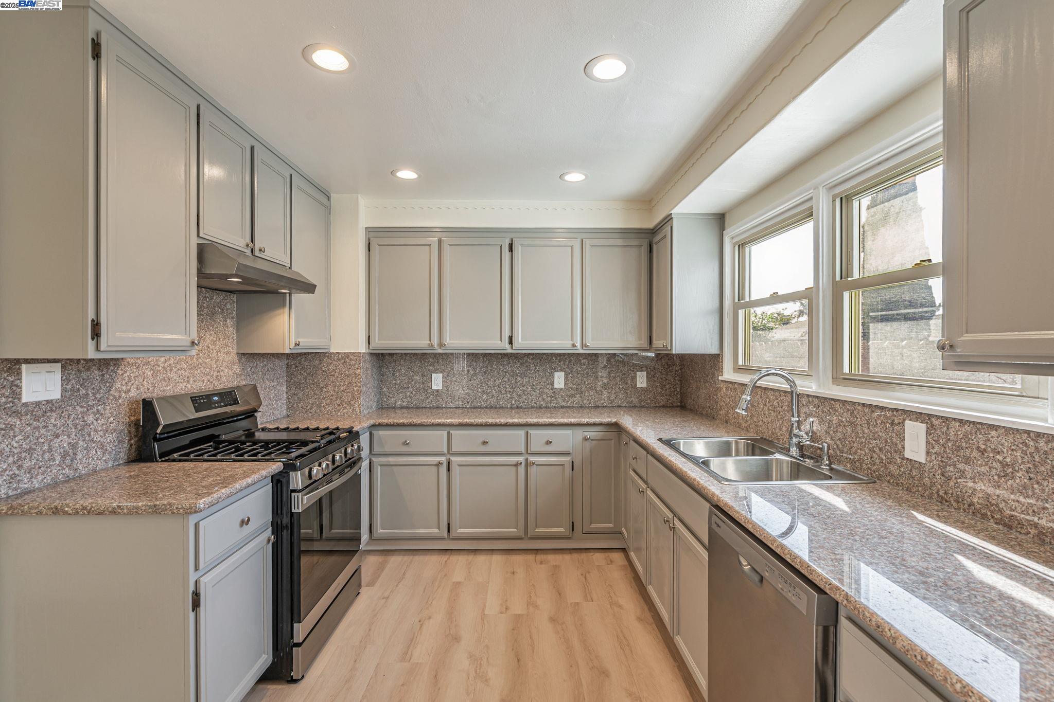 Photo #14: 41103738 Listing: Photo #14