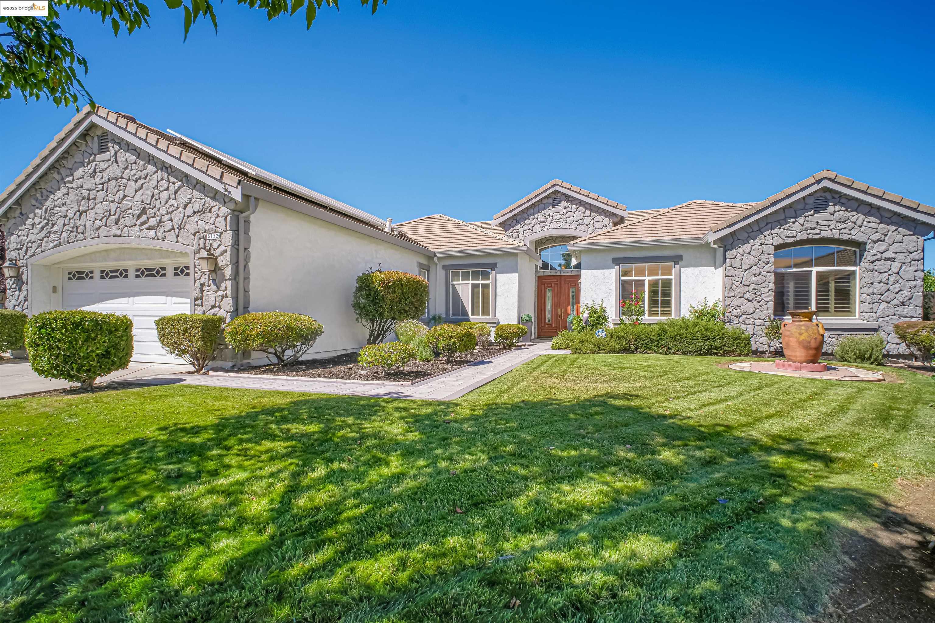 Detail Gallery Image 2 of 22 For 5152 Cutler Ct, Antioch,  CA 94531 - 4 Beds | 3 Baths