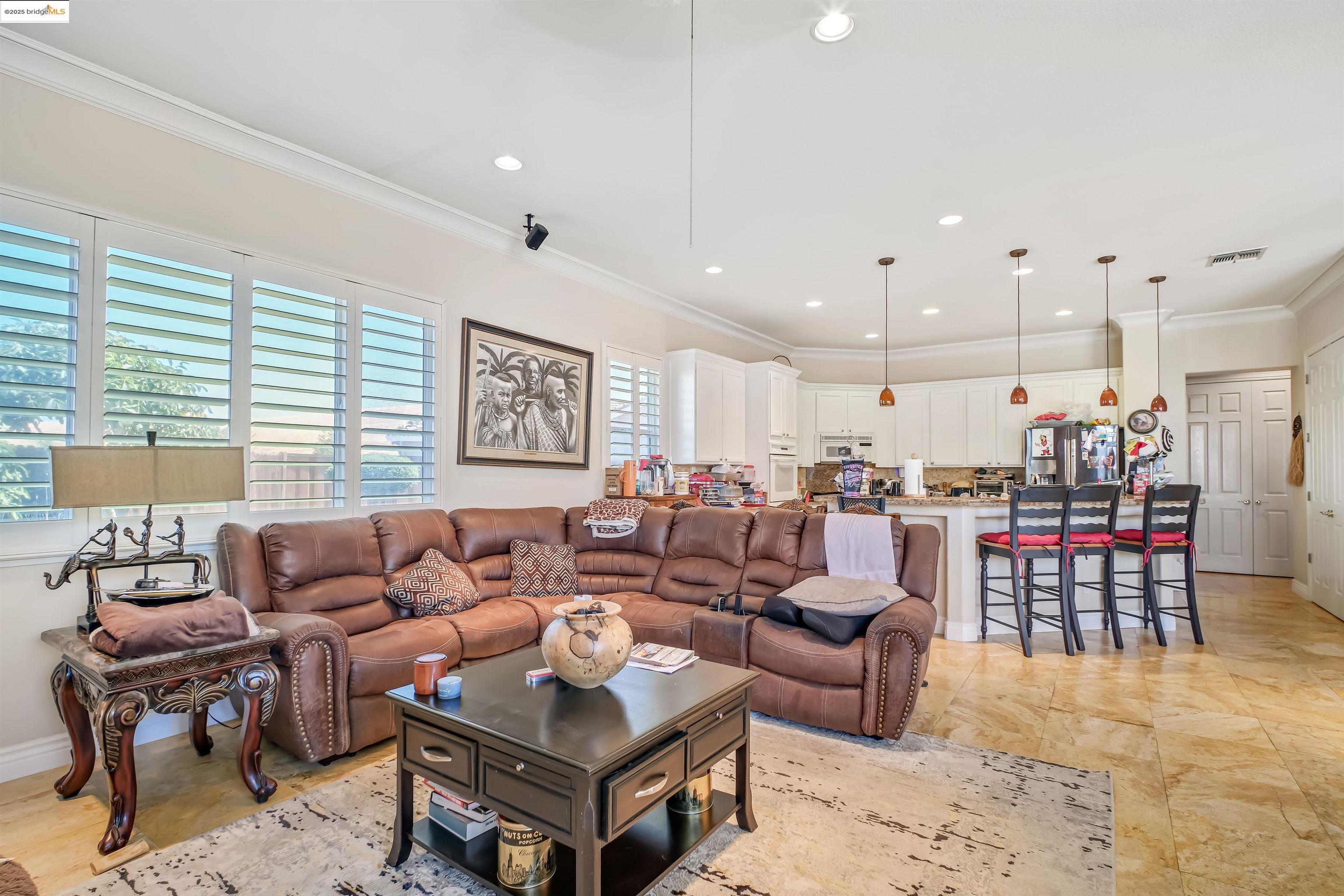 Detail Gallery Image 9 of 22 For 5152 Cutler Ct, Antioch,  CA 94531 - 4 Beds | 3 Baths