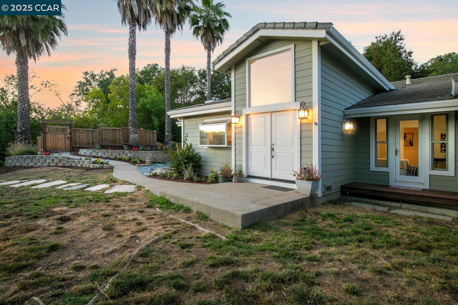 Detail Gallery Image 2 of 36 For 2 Deerfield Lane, Walnut Creek,  CA 94595 - 4 Beds | 3/1 Baths
