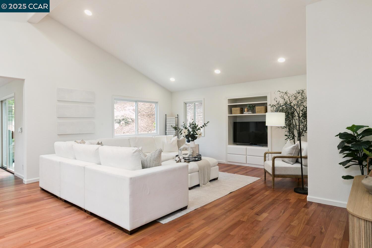 Detail Gallery Image 11 of 36 For 2 Deerfield Lane, Walnut Creek,  CA 94595 - 4 Beds | 3/1 Baths