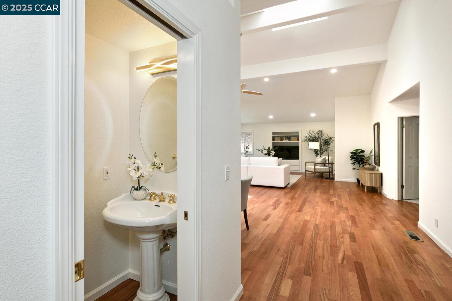 Detail Gallery Image 17 of 36 For 2 Deerfield Lane, Walnut Creek,  CA 94595 - 4 Beds | 3/1 Baths