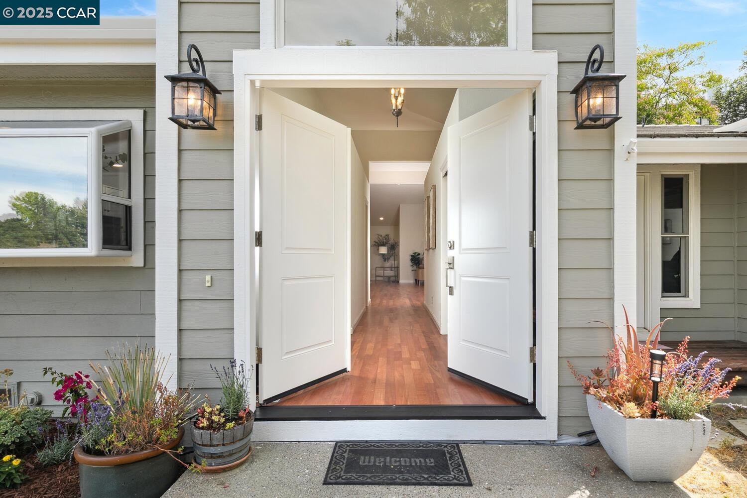 Detail Gallery Image 3 of 36 For 2 Deerfield Lane, Walnut Creek,  CA 94595 - 4 Beds | 3/1 Baths