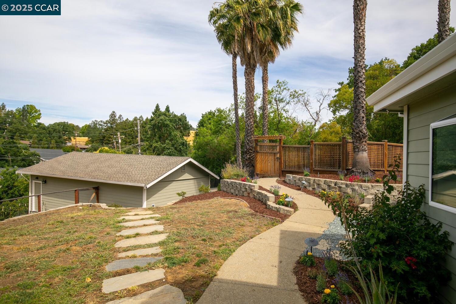 Detail Gallery Image 32 of 36 For 2 Deerfield Lane, Walnut Creek,  CA 94595 - 4 Beds | 3/1 Baths