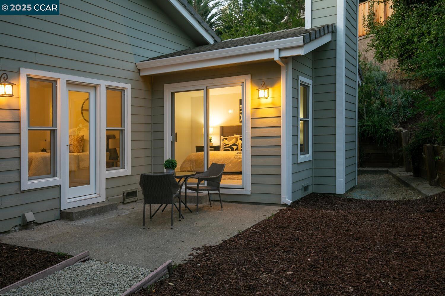 Detail Gallery Image 34 of 36 For 2 Deerfield Lane, Walnut Creek,  CA 94595 - 4 Beds | 3/1 Baths