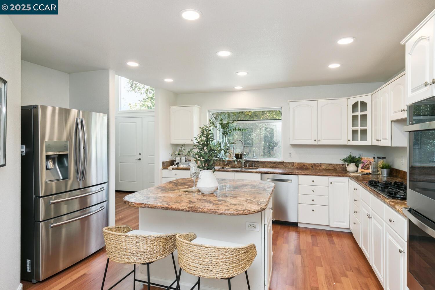 Detail Gallery Image 8 of 36 For 2 Deerfield Lane, Walnut Creek,  CA 94595 - 4 Beds | 3/1 Baths