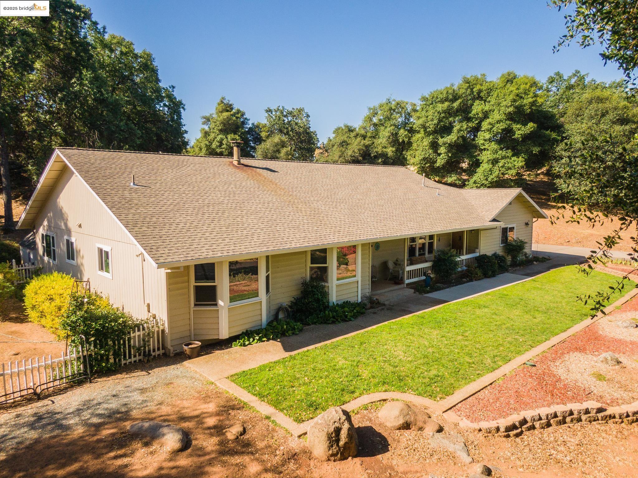 Detail Gallery Image 1 of 1 For 15811 Bev Barron Rd, Sonora,  CA 95370 - 3 Beds | 2 Baths