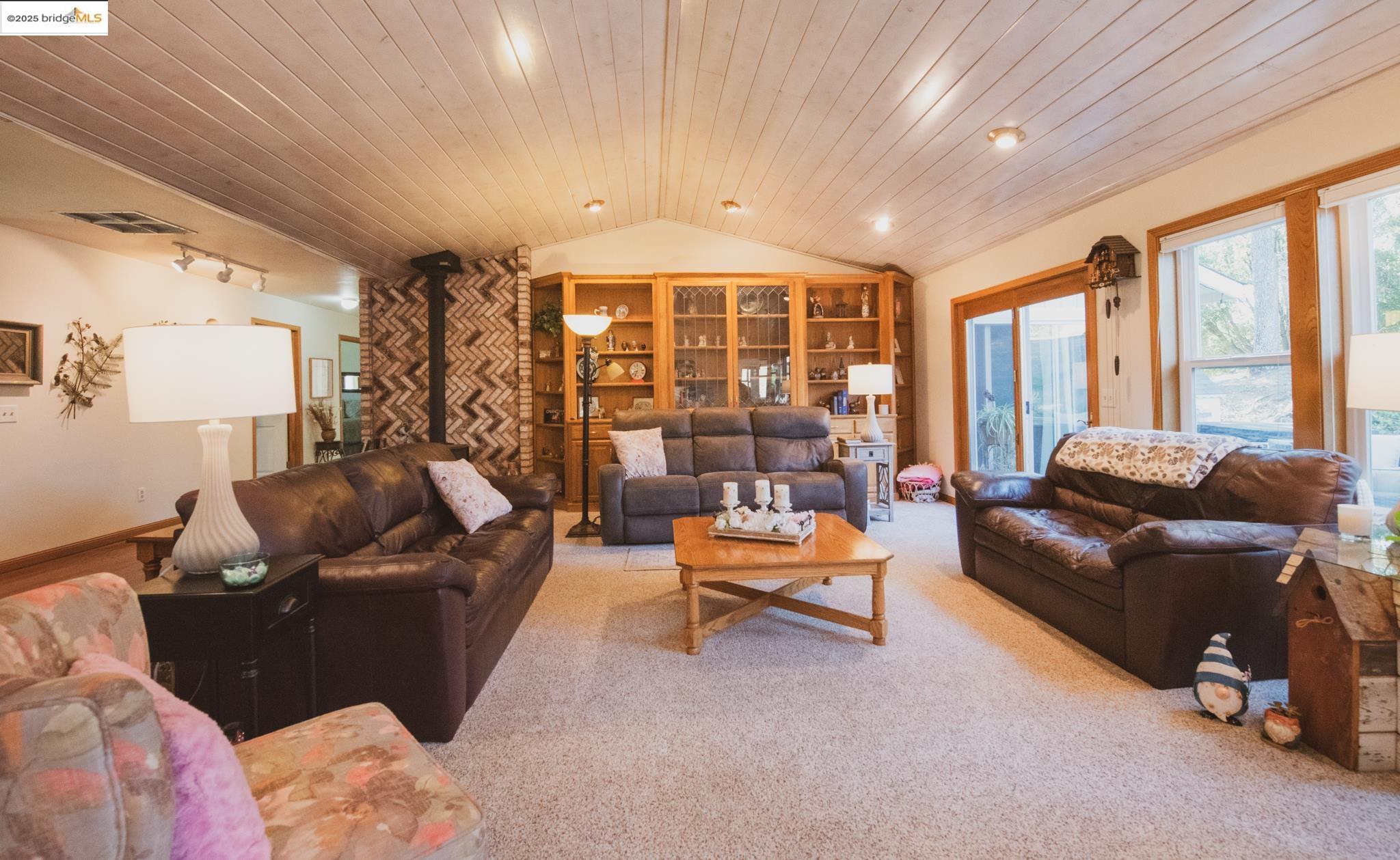 Detail Gallery Image 4 of 49 For 15811 Bev Barron Rd, Sonora,  CA 95370 - 3 Beds | 2 Baths