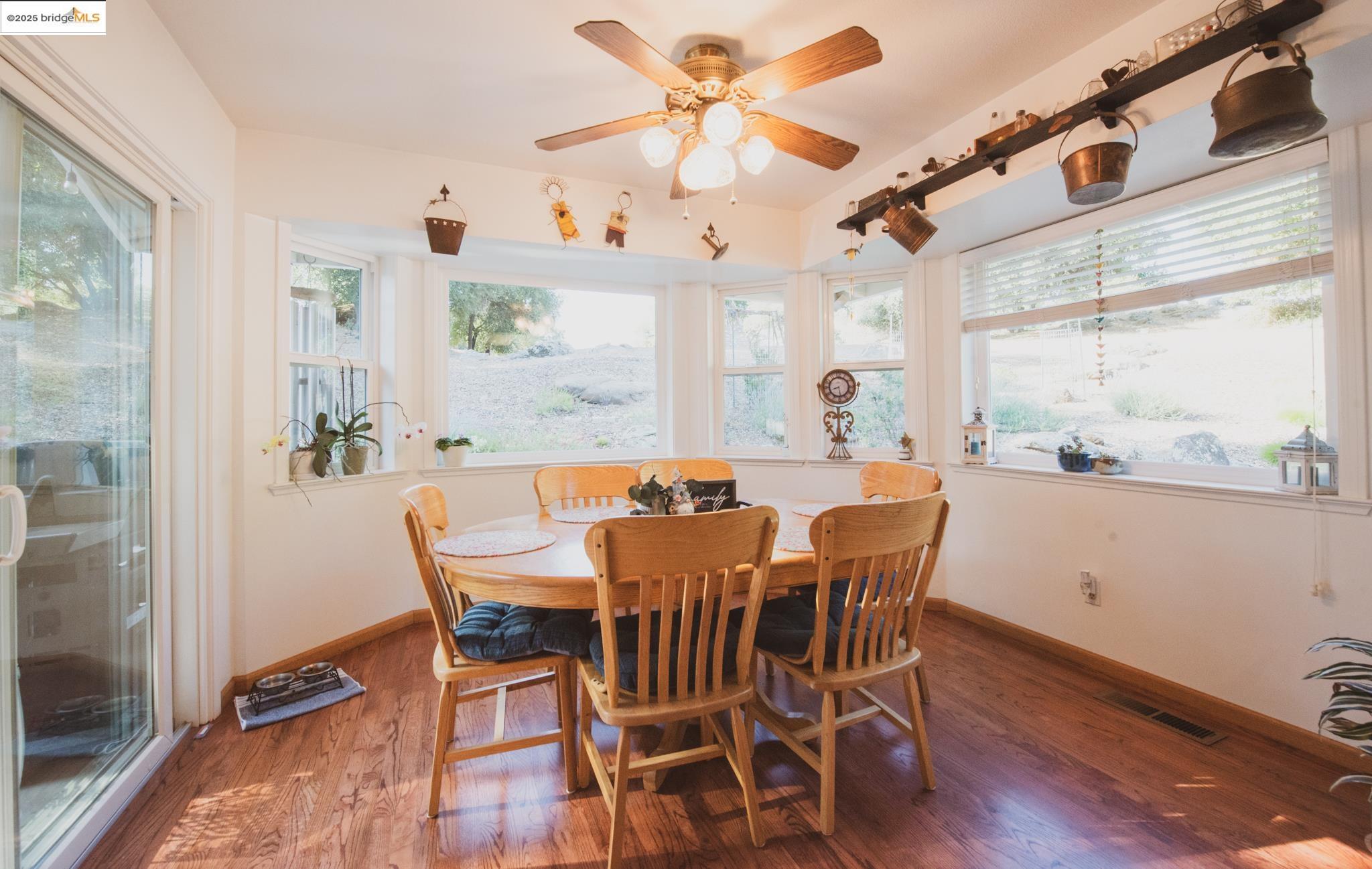 Detail Gallery Image 10 of 49 For 15811 Bev Barron Rd, Sonora,  CA 95370 - 3 Beds | 2 Baths