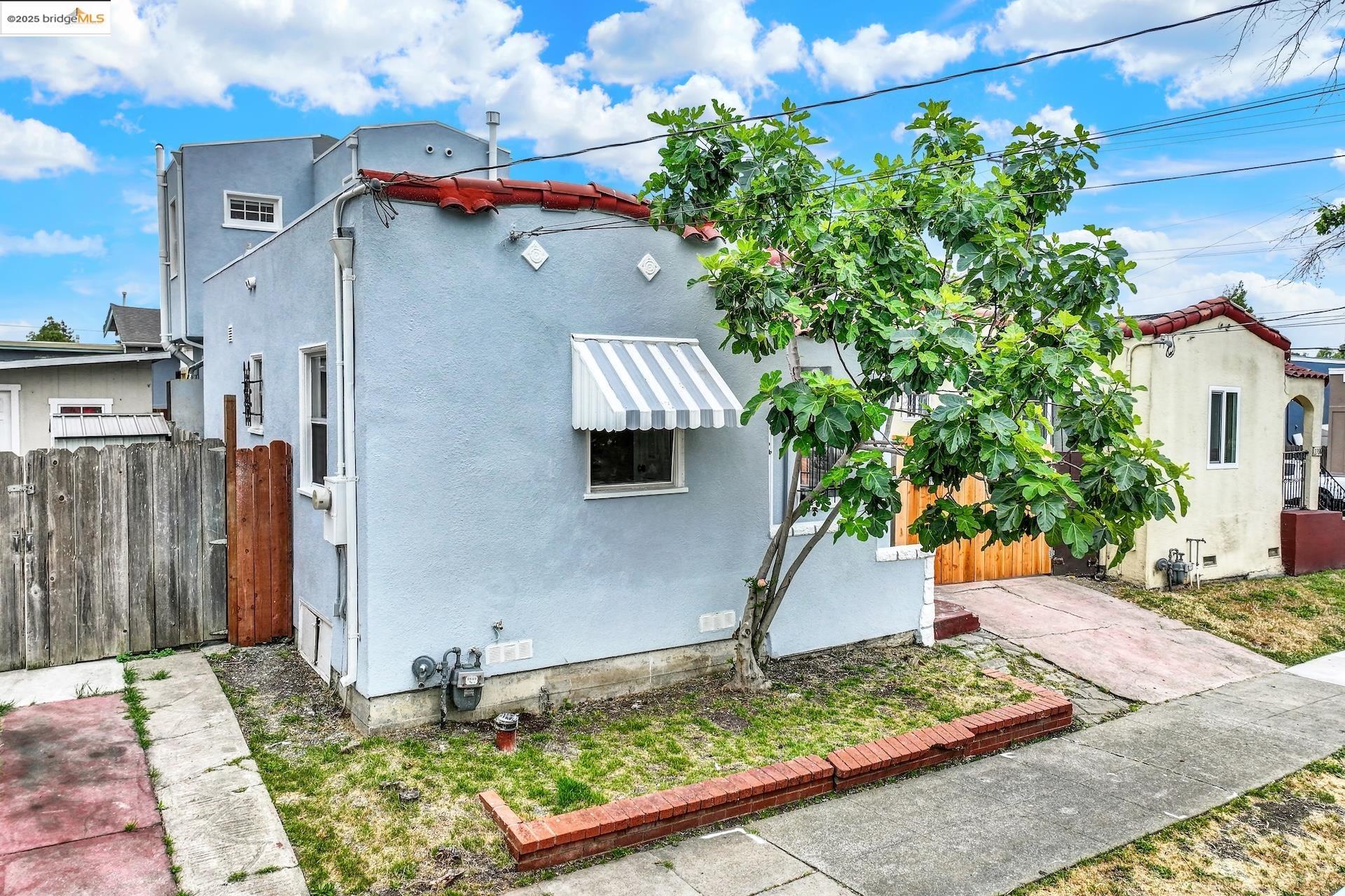 Detail Gallery Image 2 of 34 For 2706 75th Ave, Oakland,  CA 94605 - 3 Beds | 1 Baths
