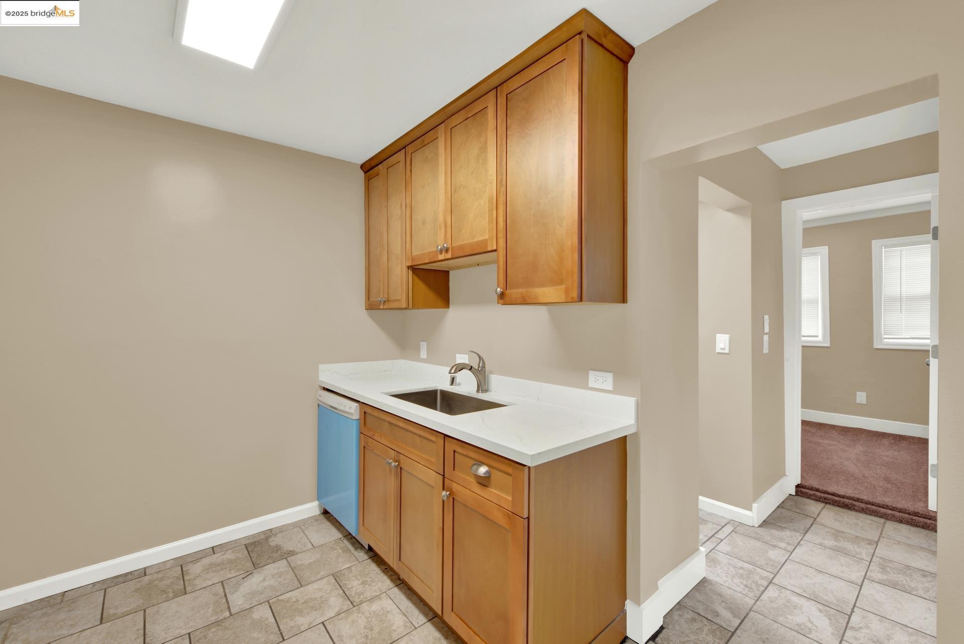 Detail Gallery Image 12 of 34 For 2706 75th Ave, Oakland,  CA 94605 - 3 Beds | 1 Baths