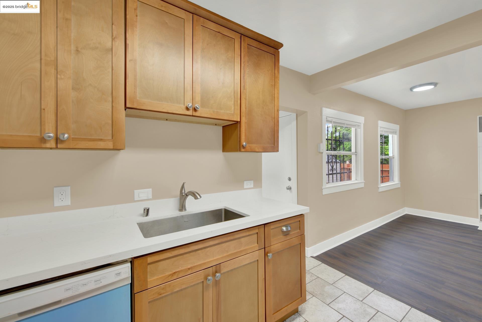 Detail Gallery Image 15 of 34 For 2706 75th Ave, Oakland,  CA 94605 - 3 Beds | 1 Baths