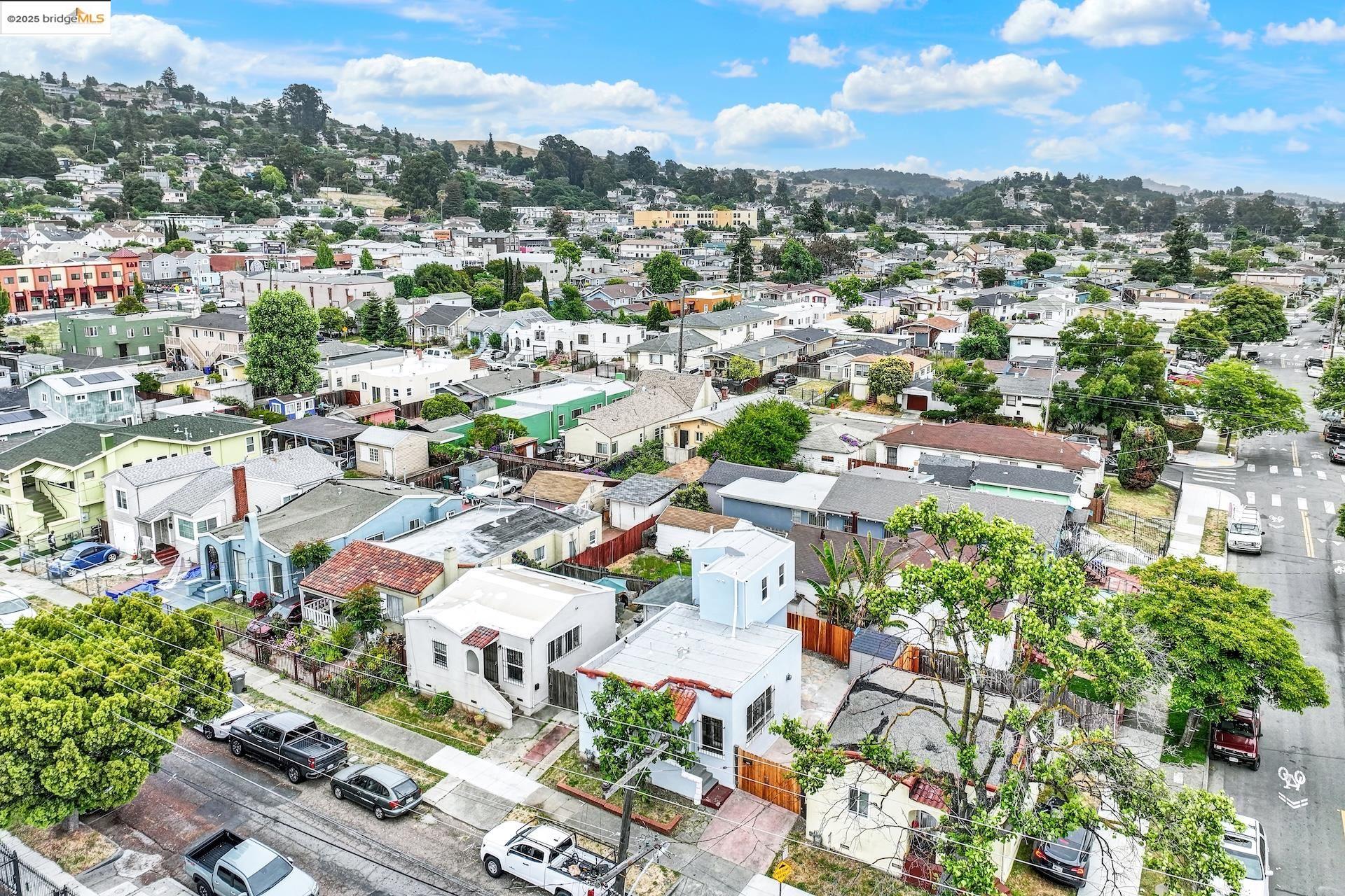 Detail Gallery Image 3 of 34 For 2706 75th Ave, Oakland,  CA 94605 - 3 Beds | 1 Baths