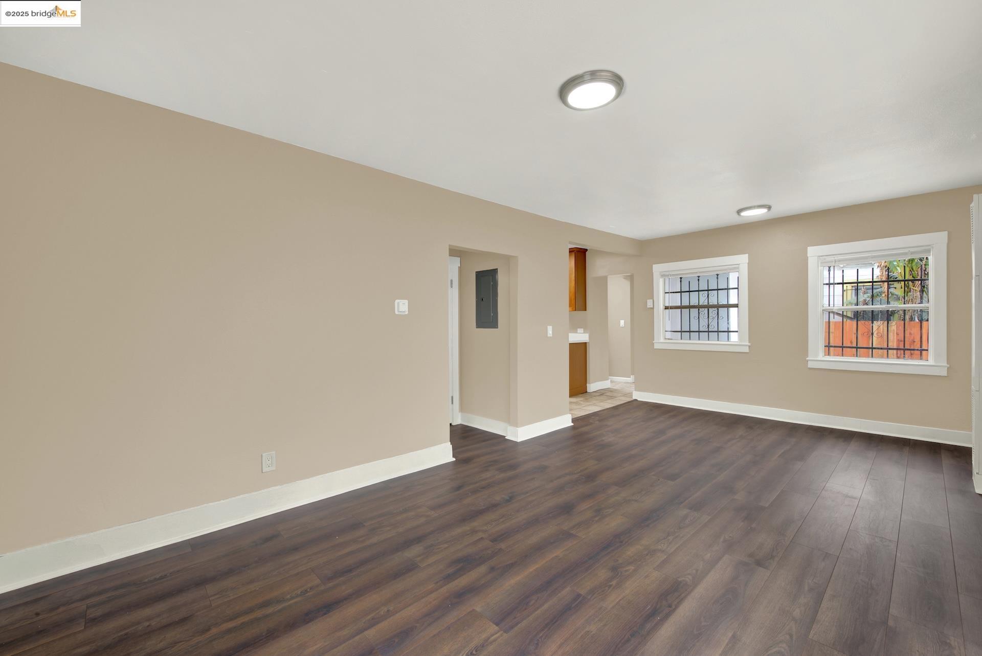 Detail Gallery Image 4 of 34 For 2706 75th Ave, Oakland,  CA 94605 - 3 Beds | 1 Baths