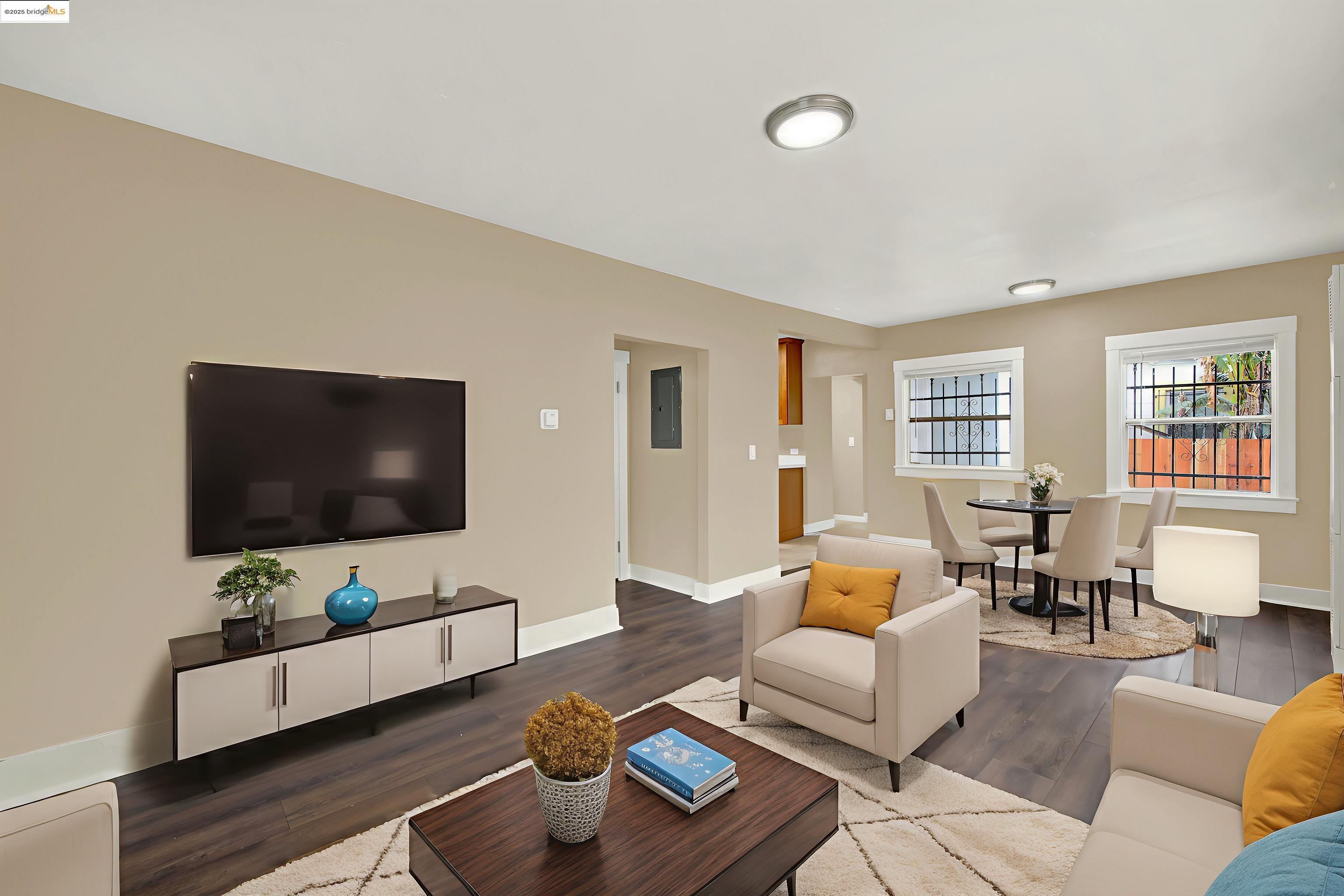 Detail Gallery Image 5 of 34 For 2706 75th Ave, Oakland,  CA 94605 - 3 Beds | 1 Baths