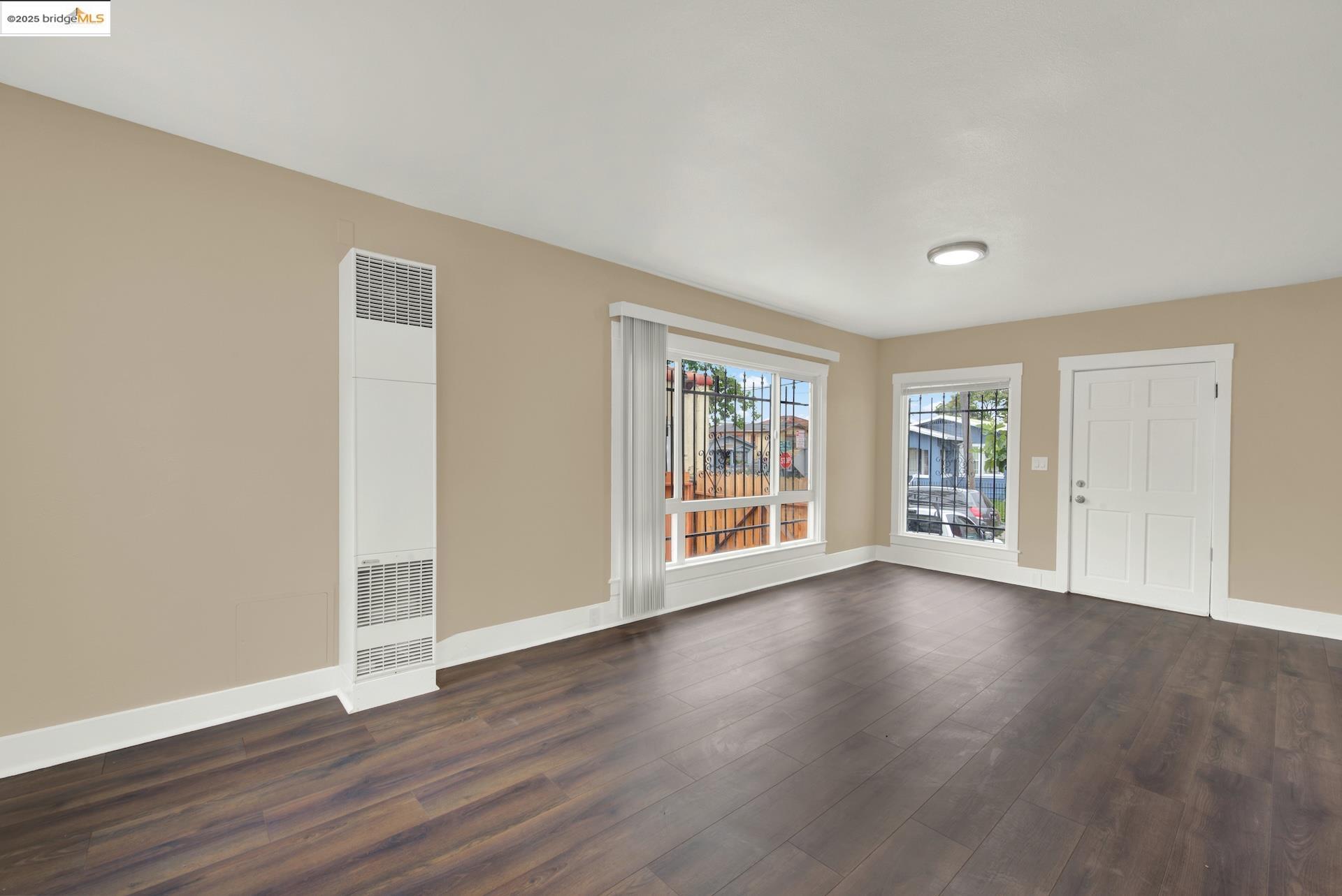 Detail Gallery Image 8 of 34 For 2706 75th Ave, Oakland,  CA 94605 - 3 Beds | 1 Baths