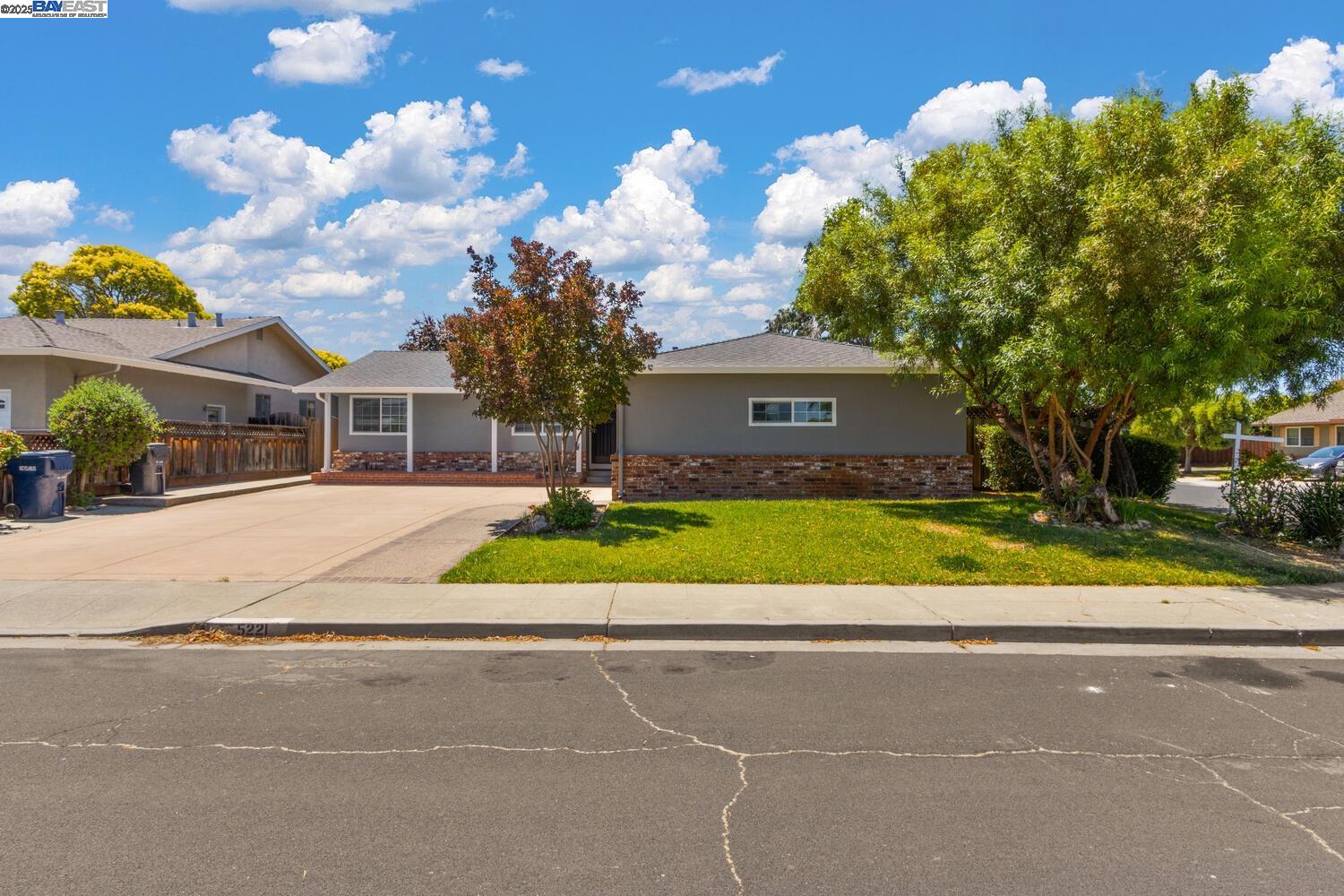 Detail Gallery Image 2 of 45 For 5221 Roxanne Ct, Livermore,  CA 94550 - 4 Beds | 2 Baths