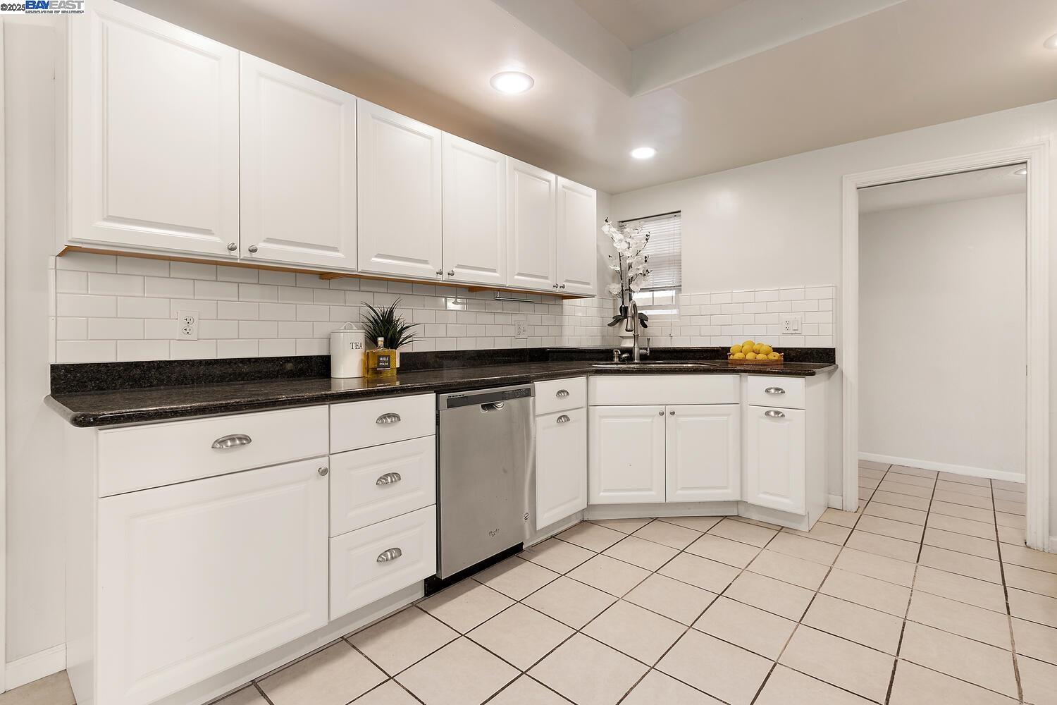 Detail Gallery Image 12 of 45 For 5221 Roxanne Ct, Livermore,  CA 94550 - 4 Beds | 2 Baths