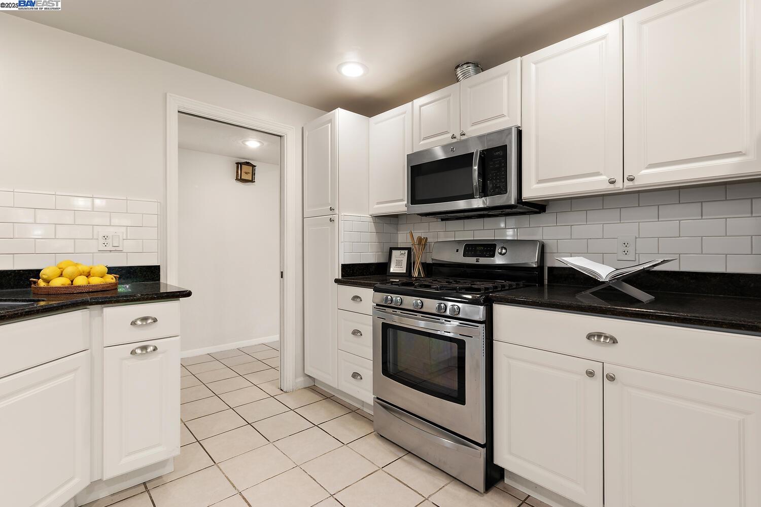 Detail Gallery Image 14 of 45 For 5221 Roxanne Ct, Livermore,  CA 94550 - 4 Beds | 2 Baths