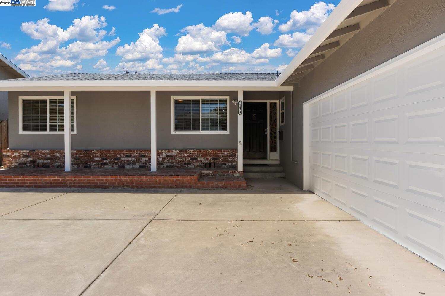 Detail Gallery Image 3 of 45 For 5221 Roxanne Ct, Livermore,  CA 94550 - 4 Beds | 2 Baths