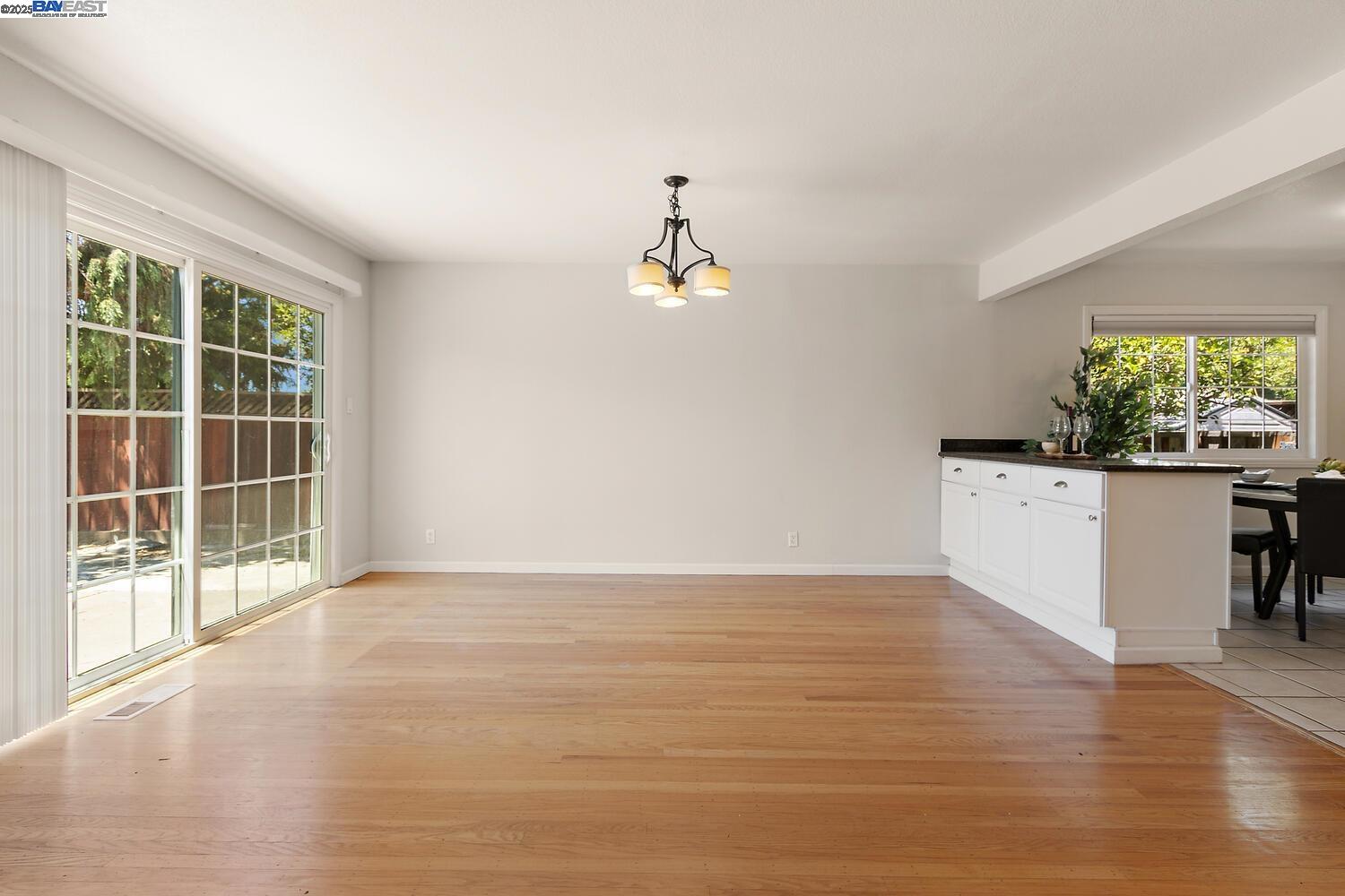 Detail Gallery Image 7 of 45 For 5221 Roxanne Ct, Livermore,  CA 94550 - 4 Beds | 2 Baths