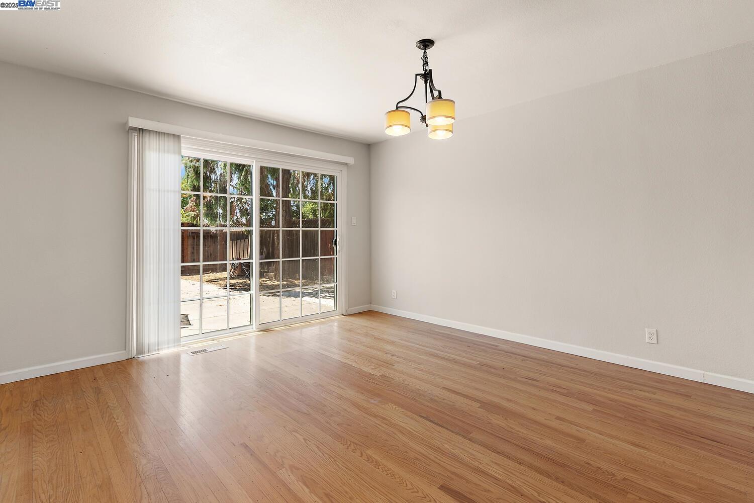 Detail Gallery Image 8 of 45 For 5221 Roxanne Ct, Livermore,  CA 94550 - 4 Beds | 2 Baths