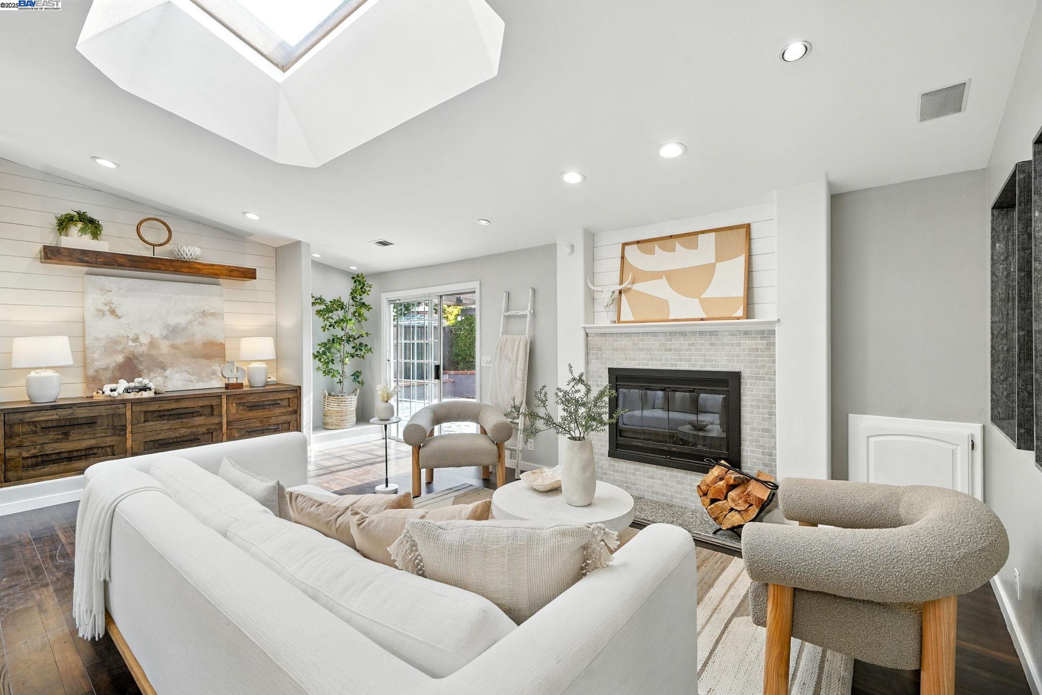 Detail Gallery Image 10 of 42 For 1655 Wendy Dr, Pleasant Hill,  CA 94523 - 3 Beds | 2 Baths