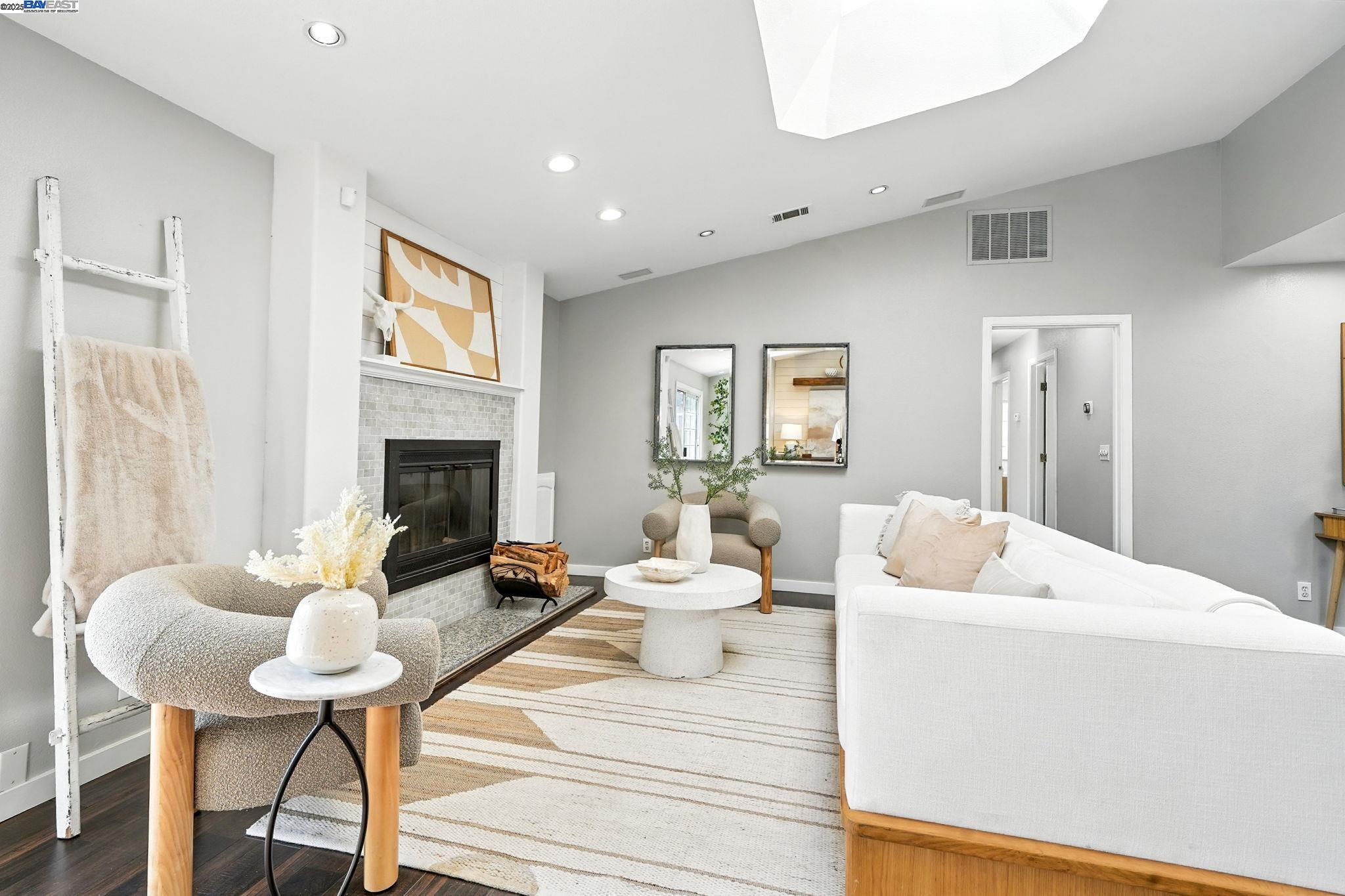 Detail Gallery Image 11 of 42 For 1655 Wendy Dr, Pleasant Hill,  CA 94523 - 3 Beds | 2 Baths
