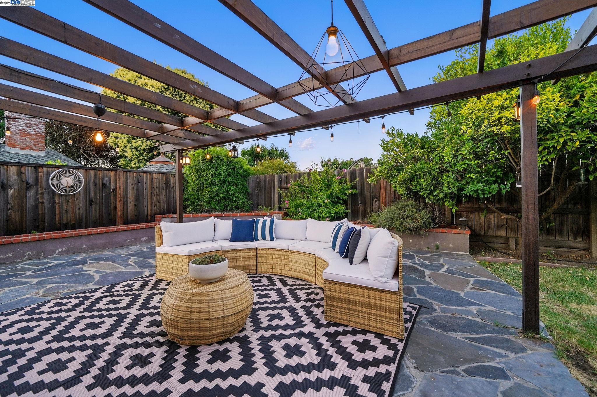 Detail Gallery Image 27 of 42 For 1655 Wendy Dr, Pleasant Hill,  CA 94523 - 3 Beds | 2 Baths