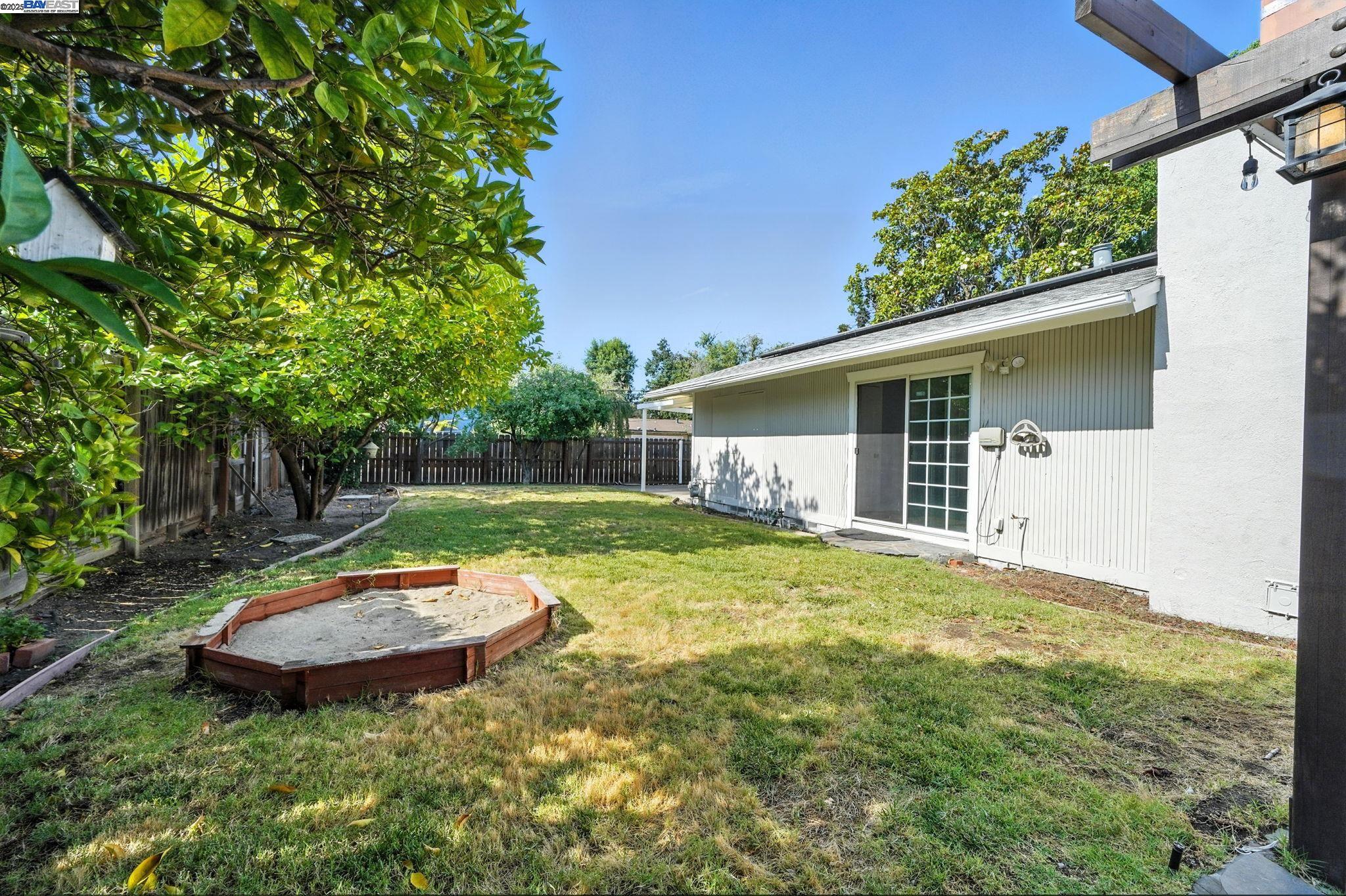 Detail Gallery Image 32 of 42 For 1655 Wendy Dr, Pleasant Hill,  CA 94523 - 3 Beds | 2 Baths