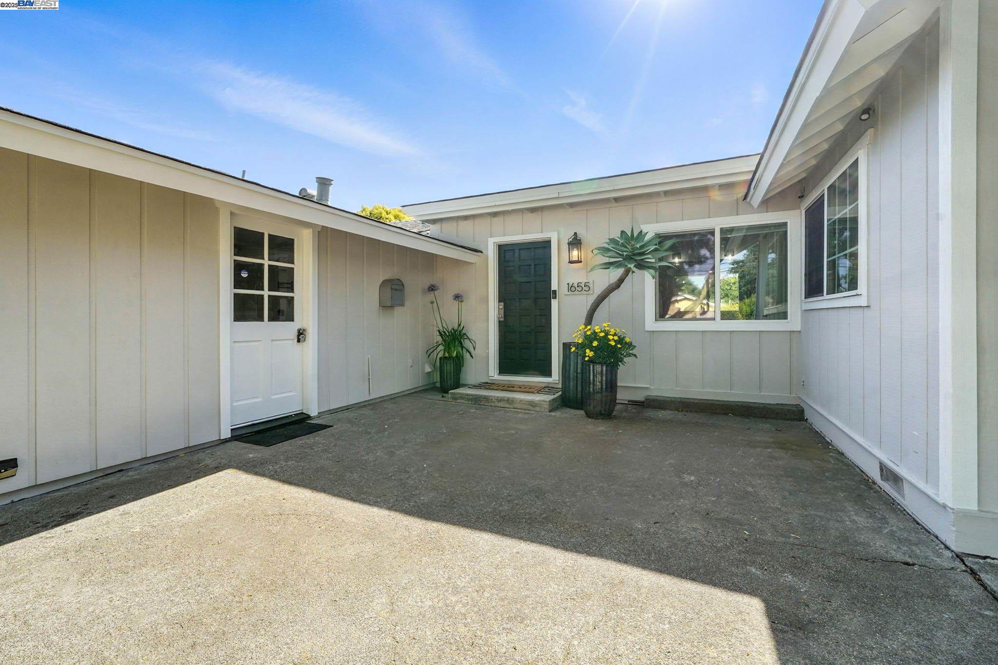 Detail Gallery Image 3 of 42 For 1655 Wendy Dr, Pleasant Hill,  CA 94523 - 3 Beds | 2 Baths