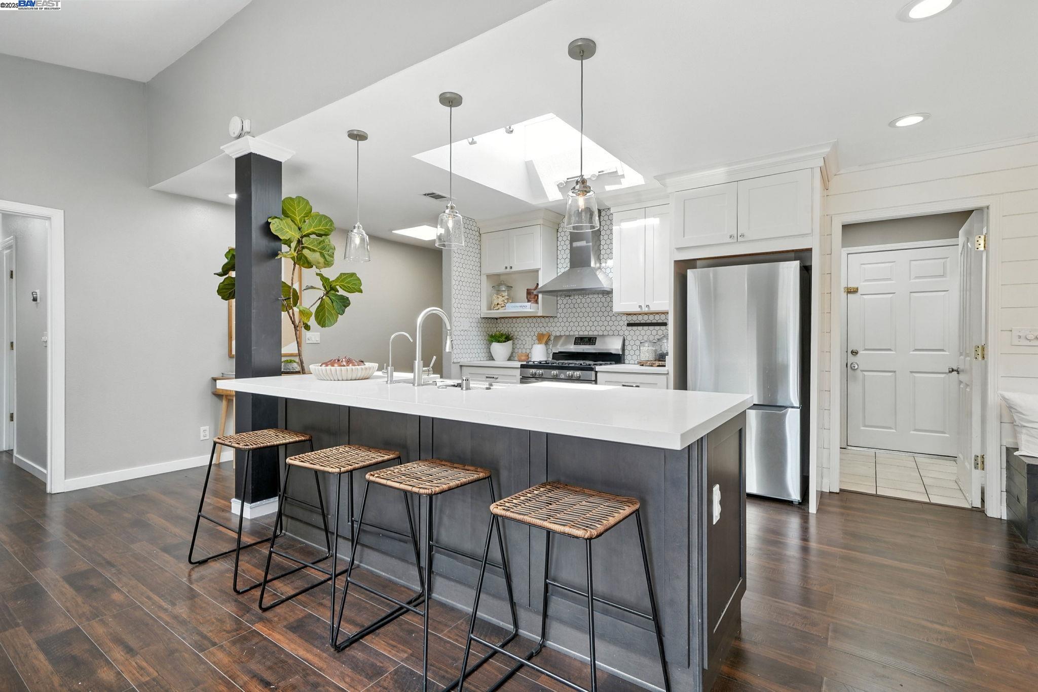Detail Gallery Image 5 of 42 For 1655 Wendy Dr, Pleasant Hill,  CA 94523 - 3 Beds | 2 Baths