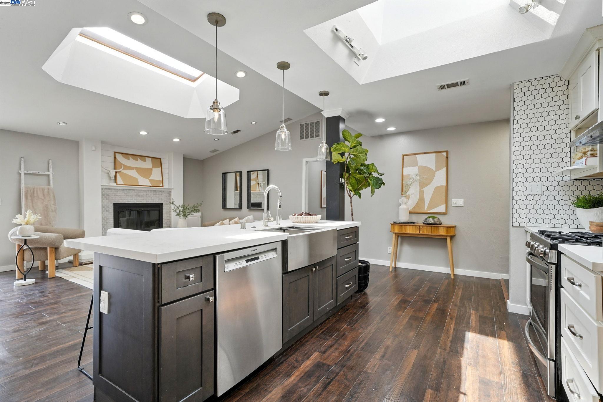 Detail Gallery Image 7 of 42 For 1655 Wendy Dr, Pleasant Hill,  CA 94523 - 3 Beds | 2 Baths