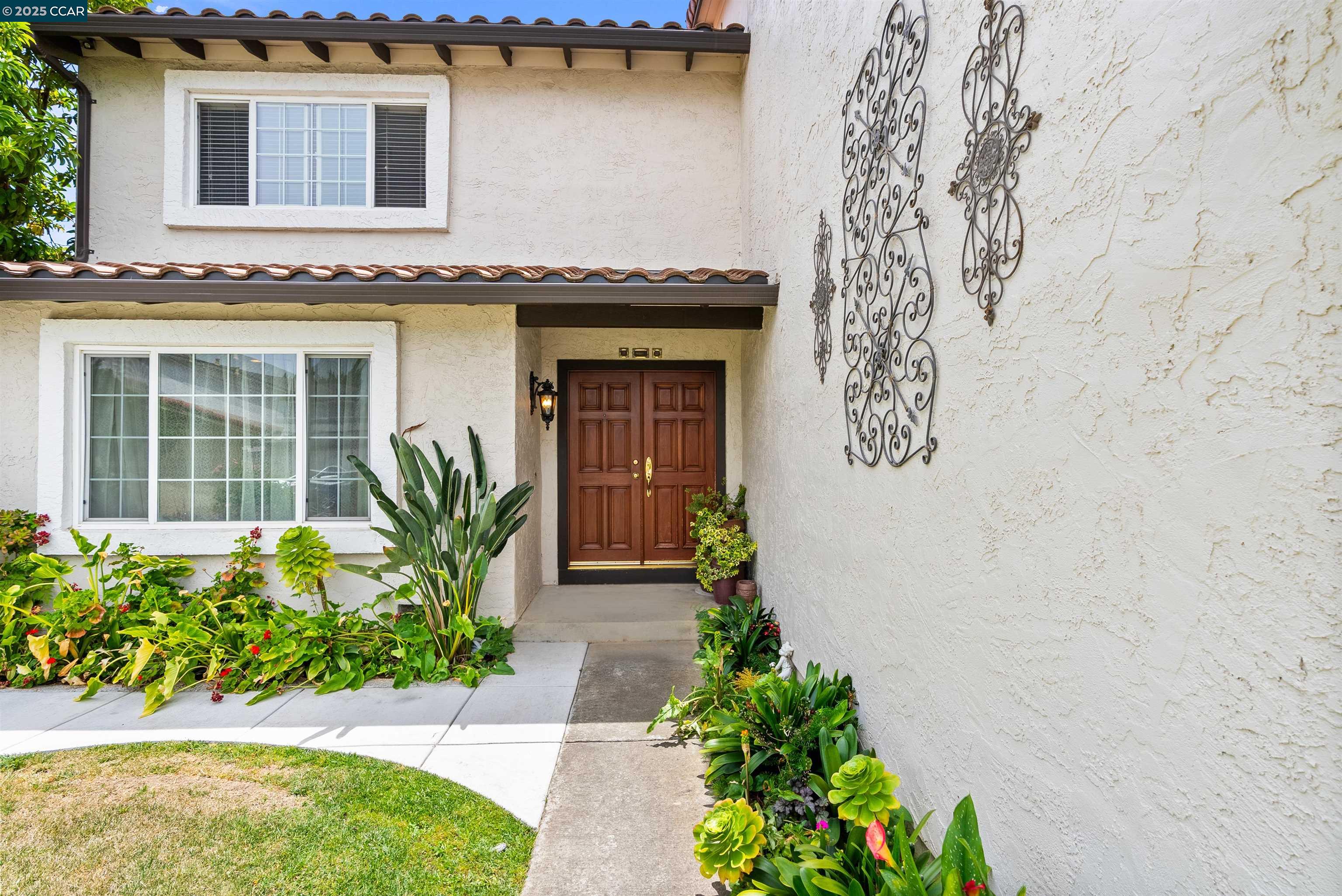 Detail Gallery Image 5 of 52 For 37 Park Fletcher Pl, San Jose,  CA 95136 - 5 Beds | 3 Baths