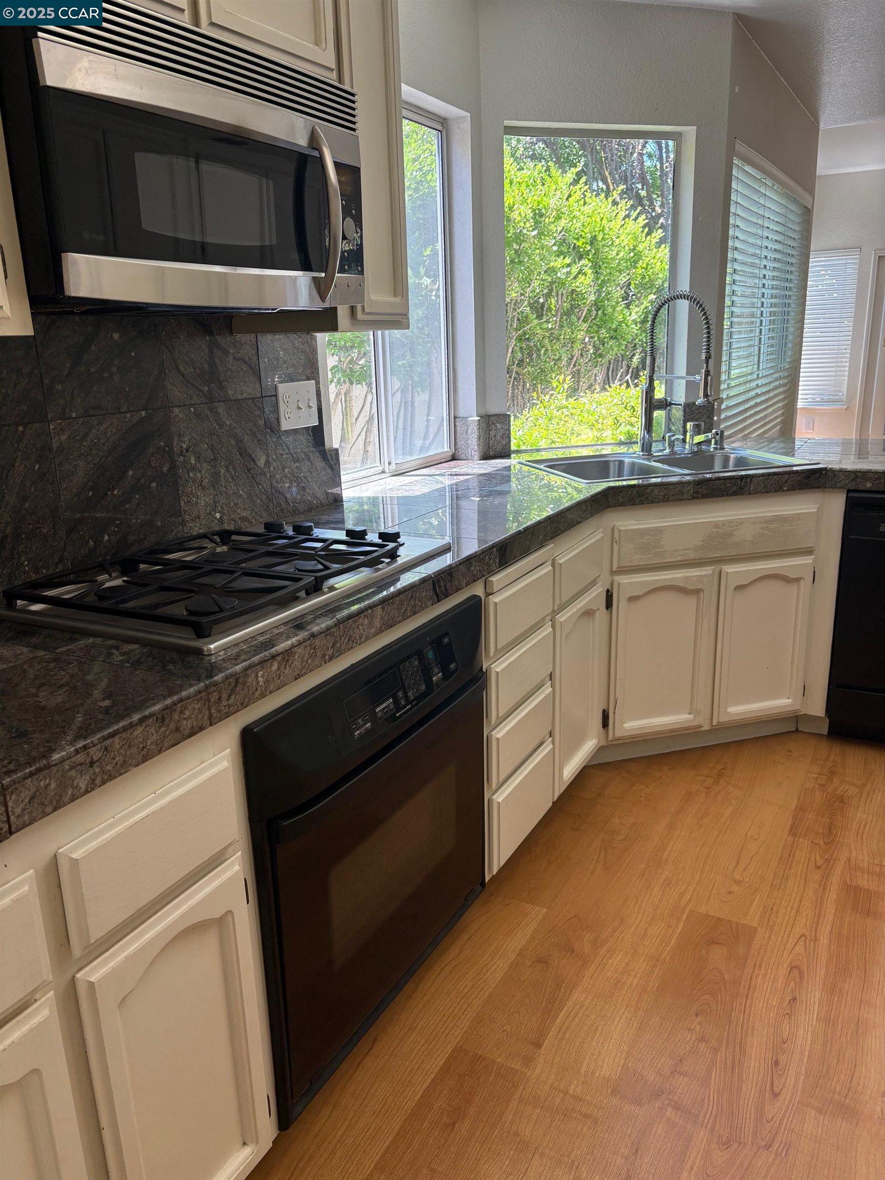 Detail Gallery Image 7 of 30 For 1029 Lakeridge Pl, San Ramon,  CA 94582 - 3 Beds | 2/1 Baths