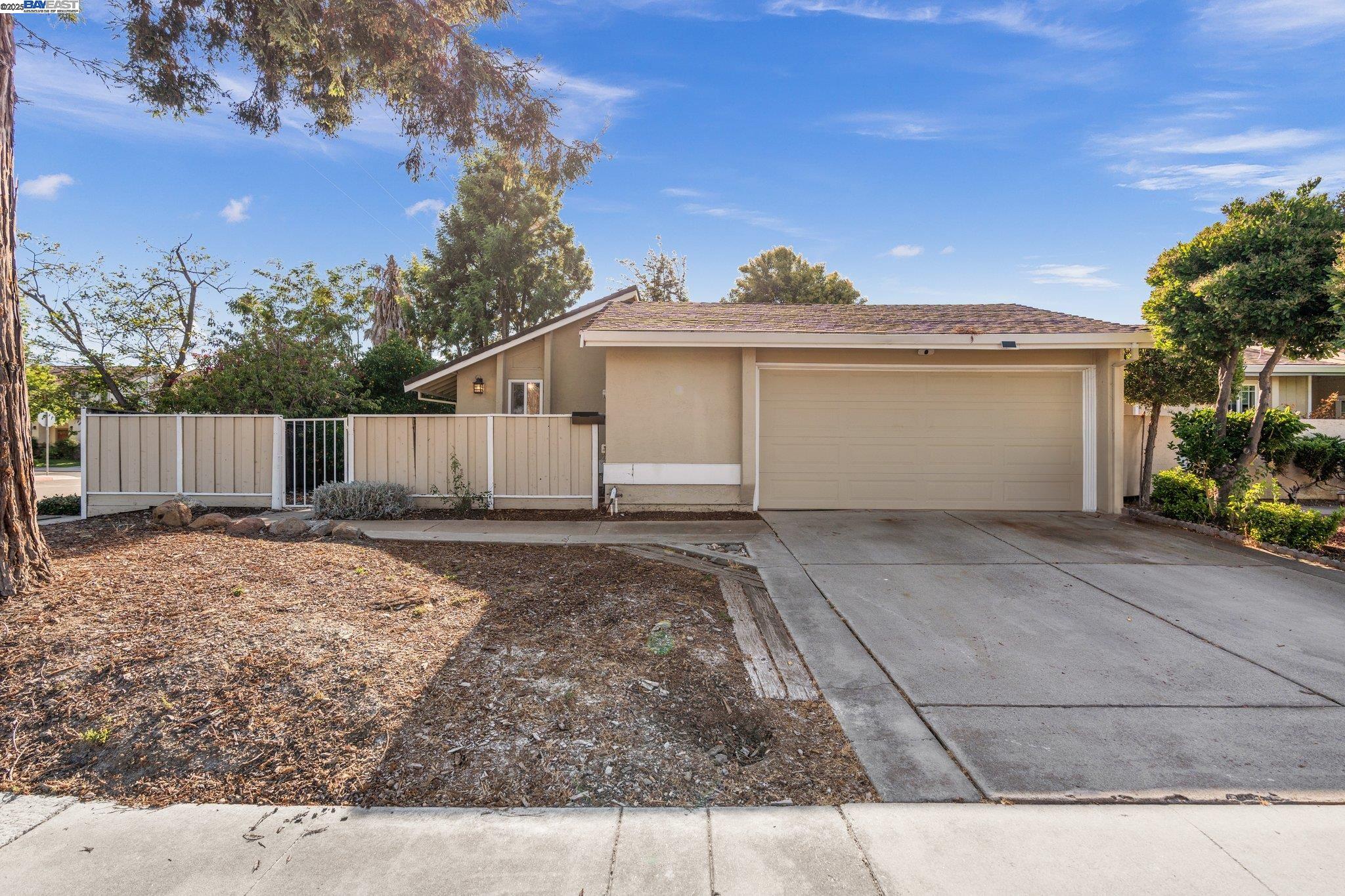 Detail Gallery Image 1 of 29 For 5399 Garrison Cir, San Jose,  CA 95123 - 3 Beds | 2 Baths